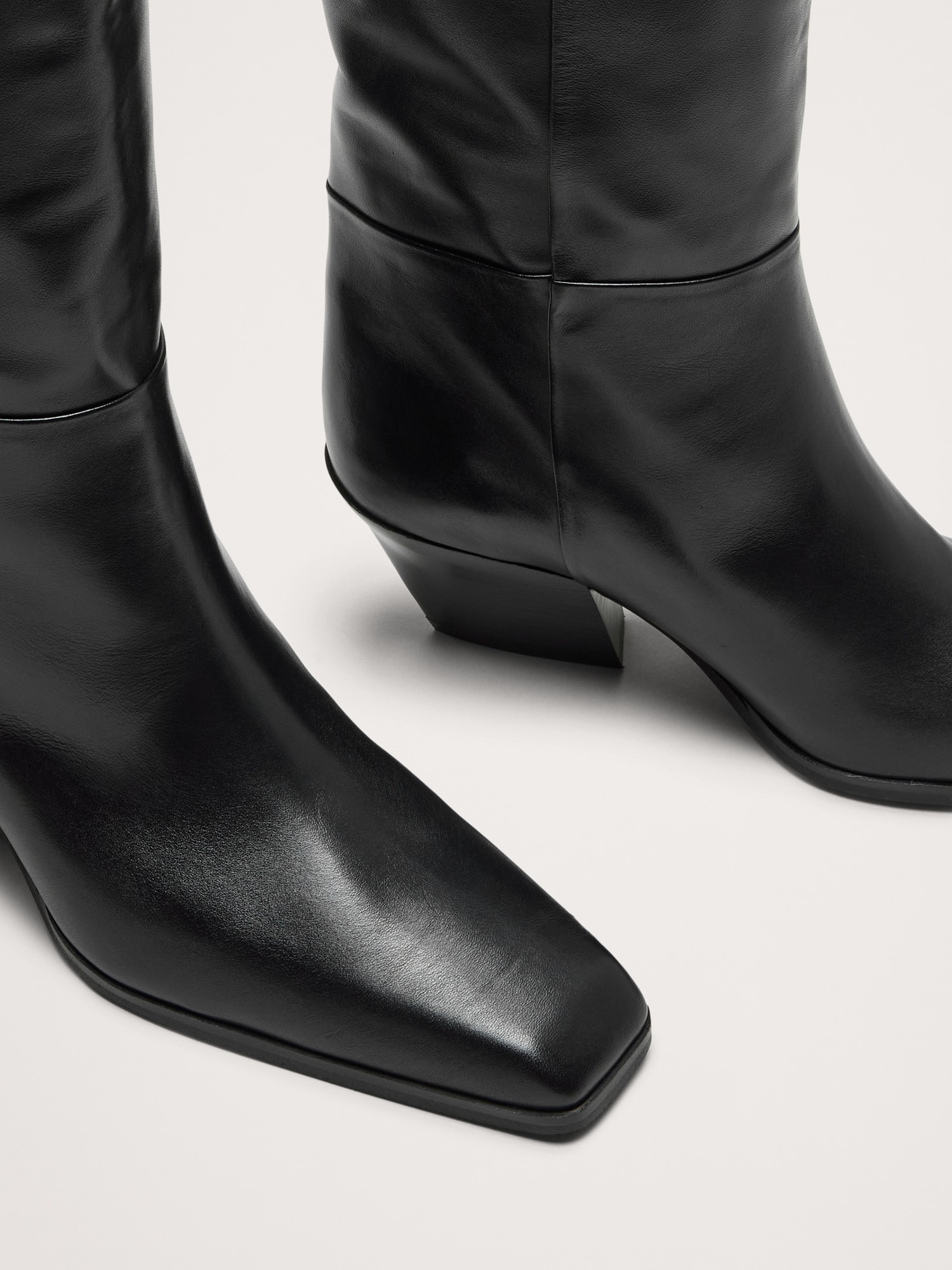 L'image numéro 6 présente BOTTES HAUTEUR GENOU EN CUIR ITALIEN