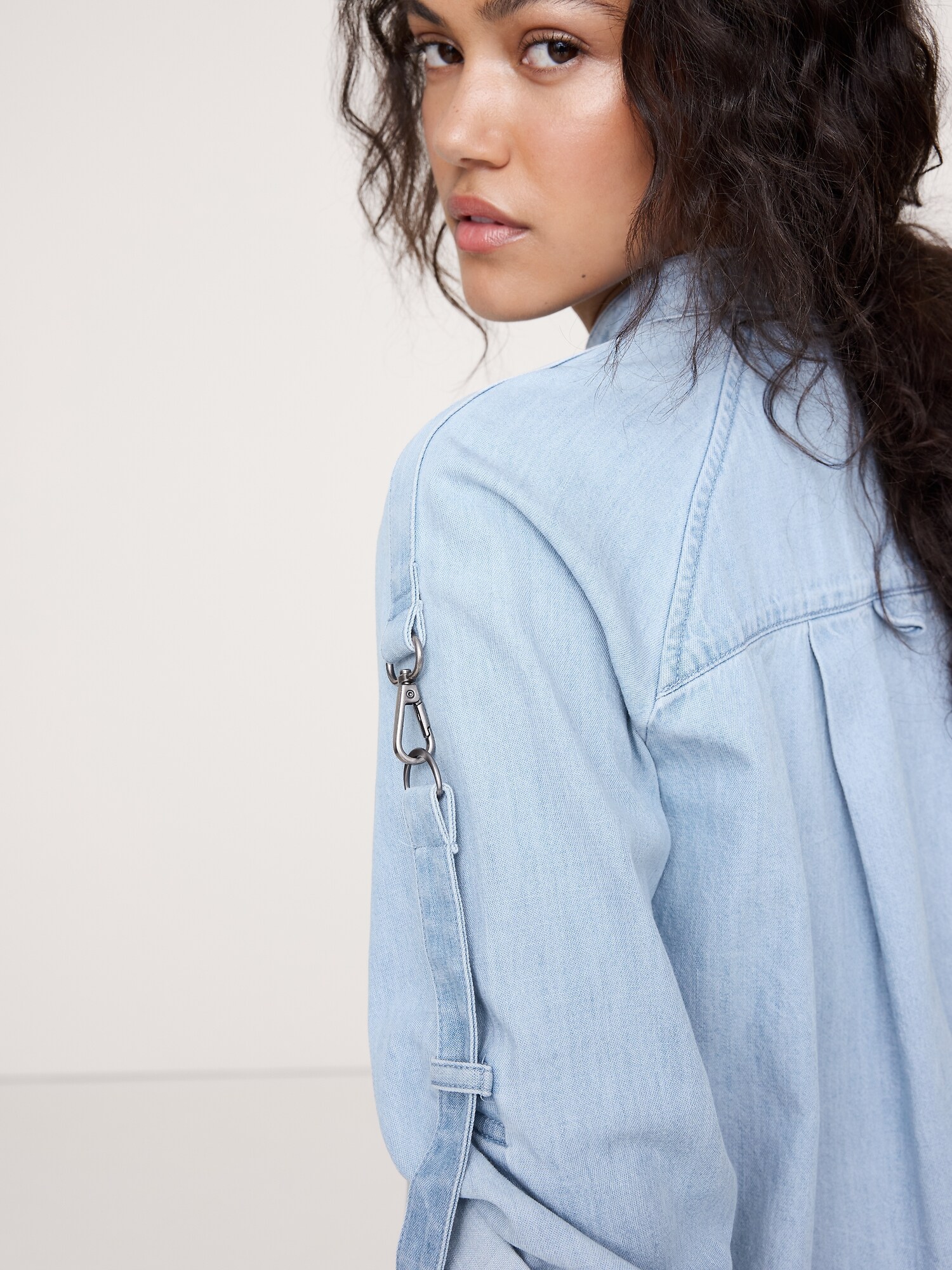CHAMBRAY ZIP POPOVER TOP
