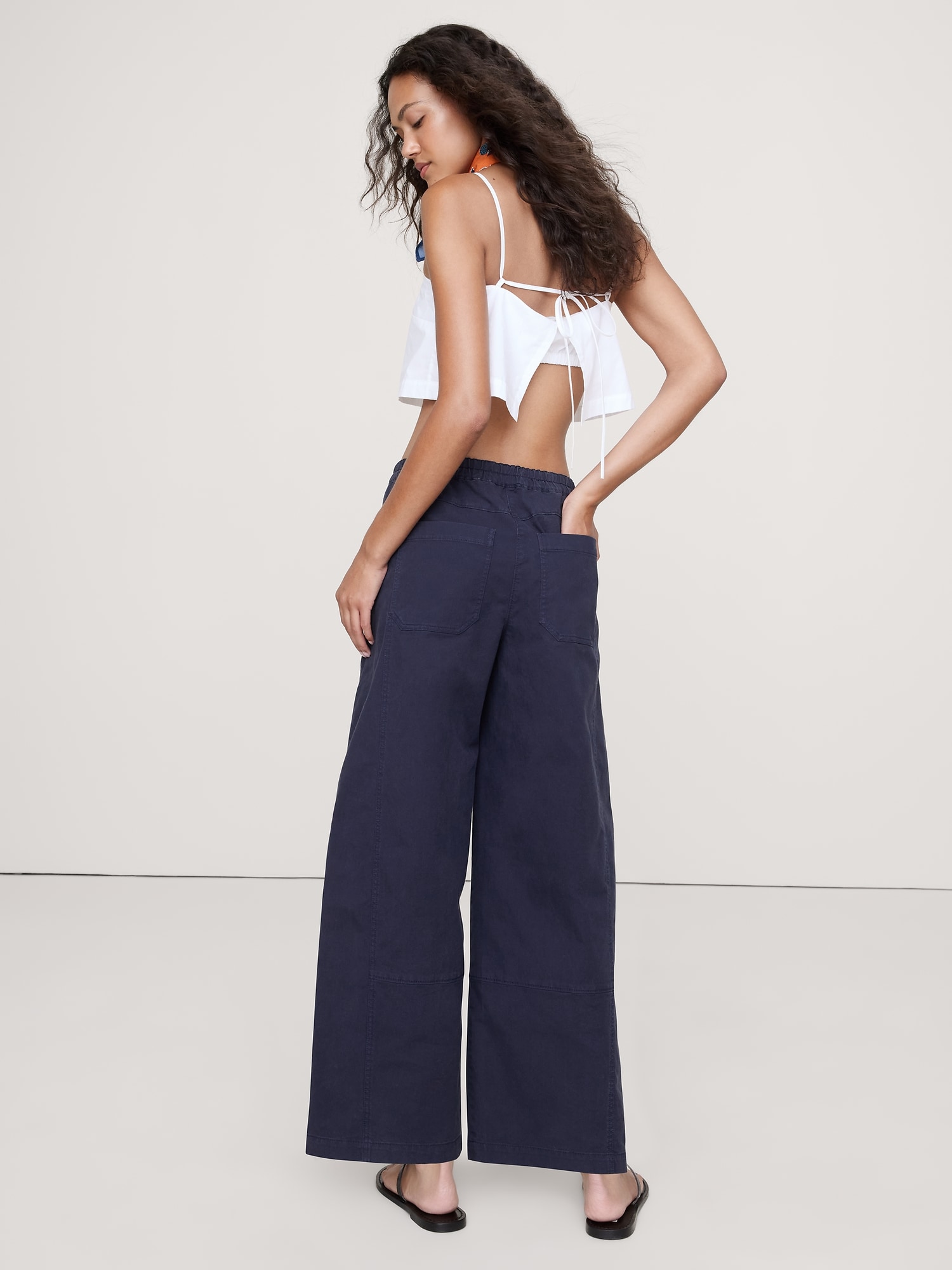 L'image numéro 2 présente Pantalon de peintre décontracté à taille mi-basse élastique