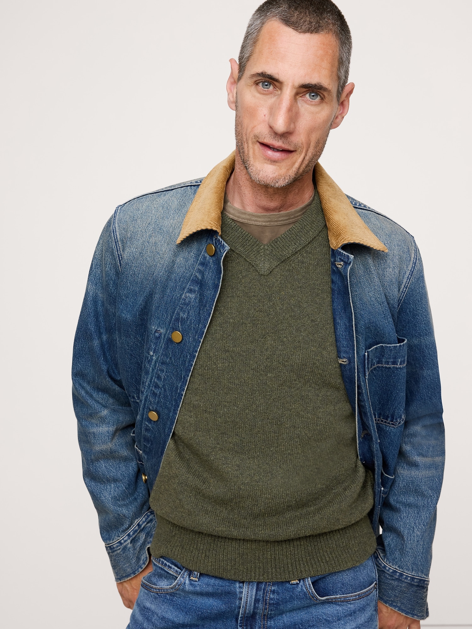 ITALIAN MERINO-BLEND V-NECK SWEATER
