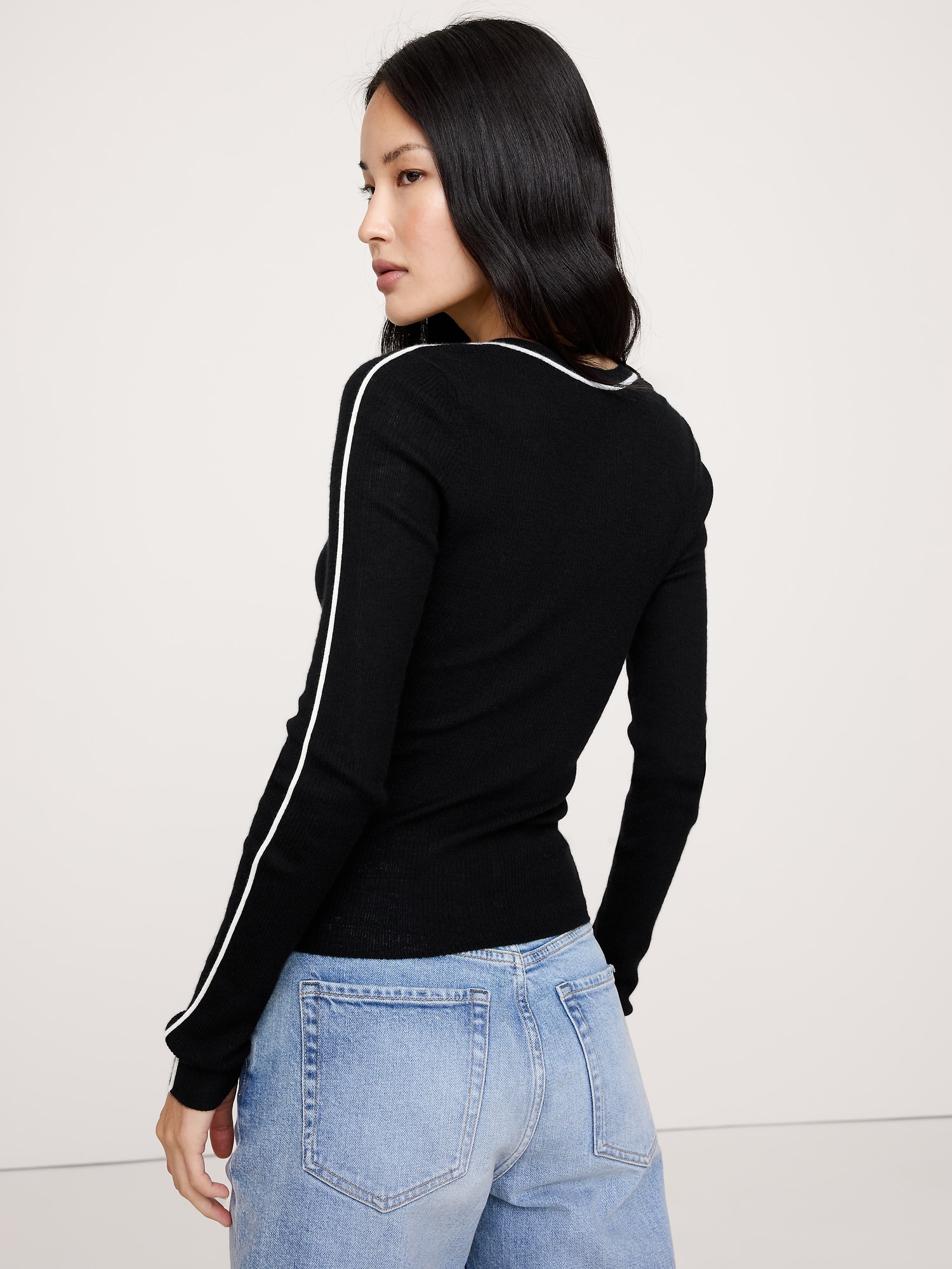 Image number 3 showing, FEATHERWEIGHT CASHMERE HENLEY