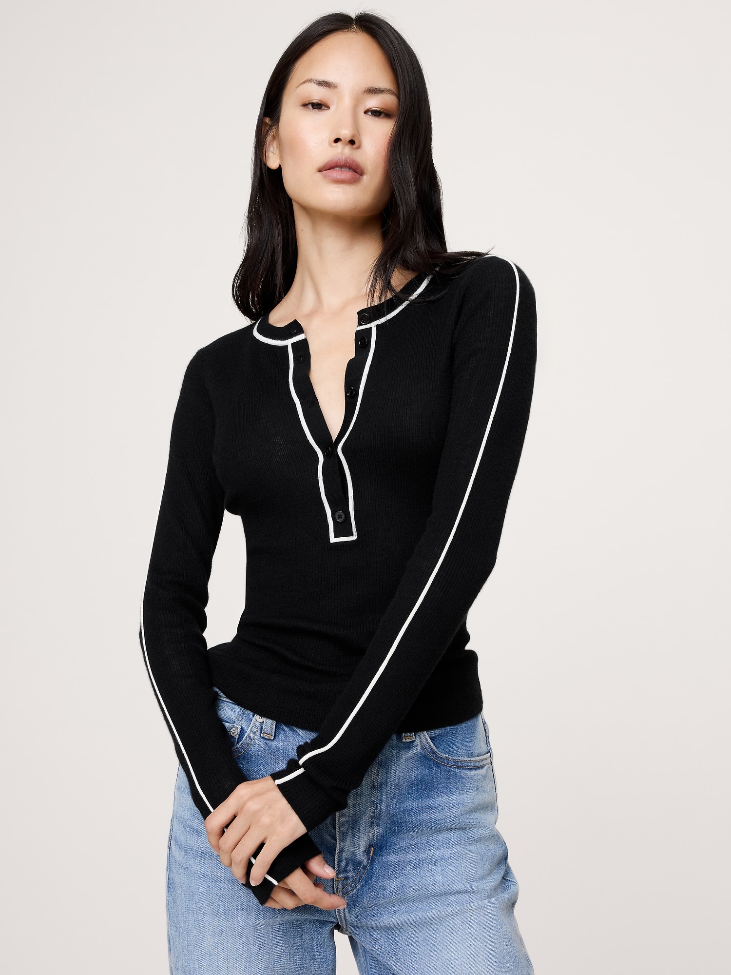 Image number 4 showing, FEATHERWEIGHT CASHMERE HENLEY