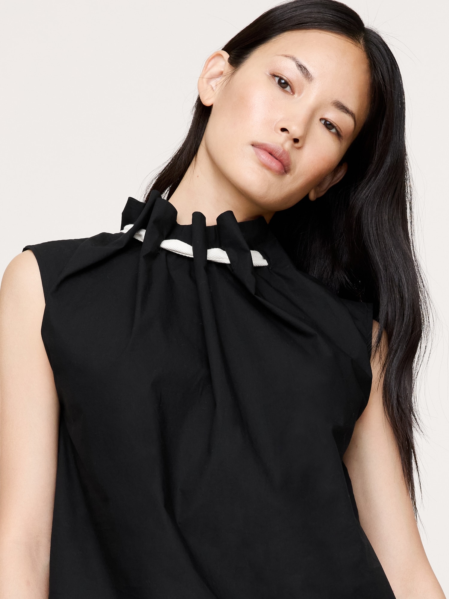 COTTON POPLIN CINCH-NECK TOP