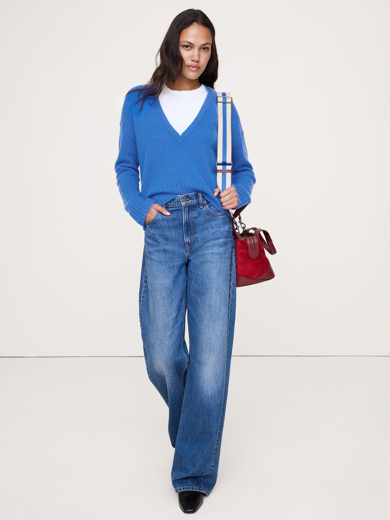 Lightweight Cashmere Low V-Neck Sweater - Blue Catamaran