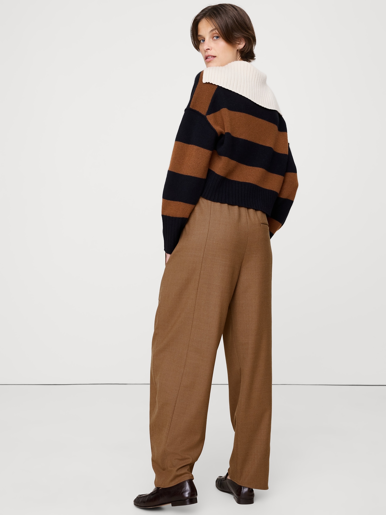 L'image numéro 3 présente Pantalon baril à taille haute extensible en flanelle à plis