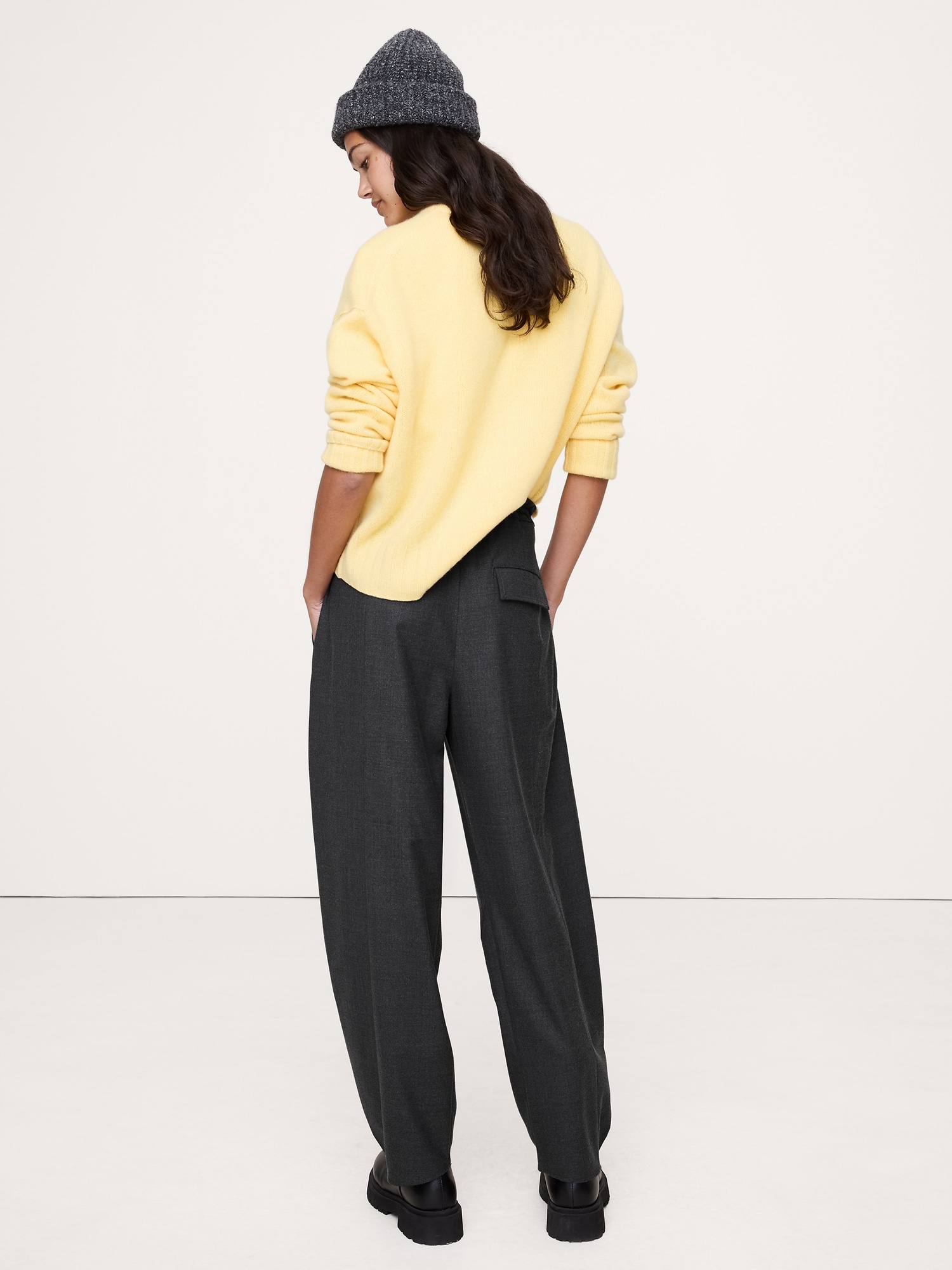 L'image numéro 6 présente Pantalon baril à taille haute extensible en flanelle à plis