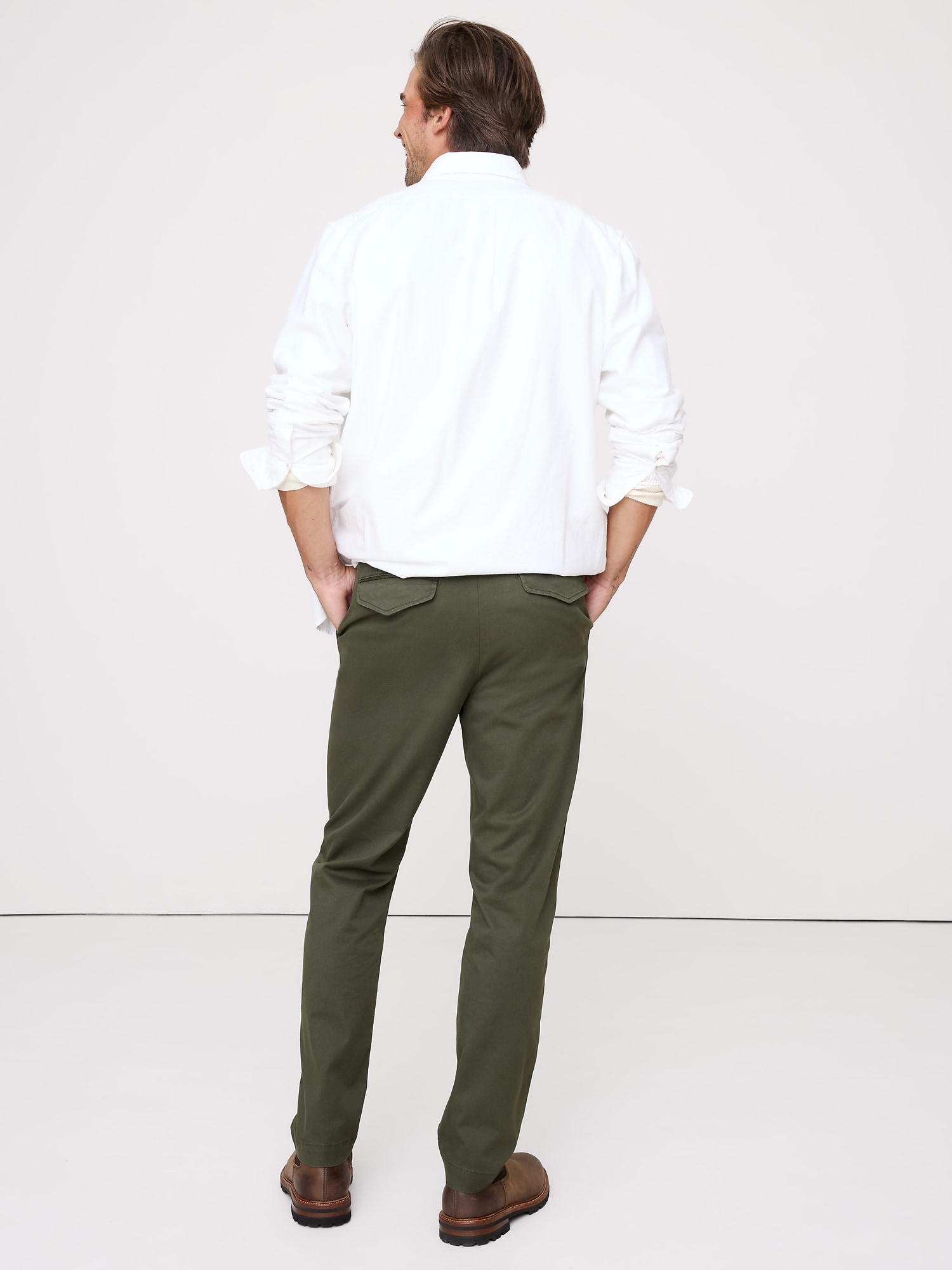 L'image numéro 2 présente Chino extensible à coupe étroite