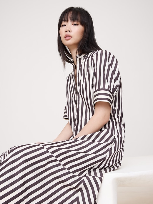 white christmas dresses Cotton Poplin V-Waist Bubble Hem Midi Dress main image 1