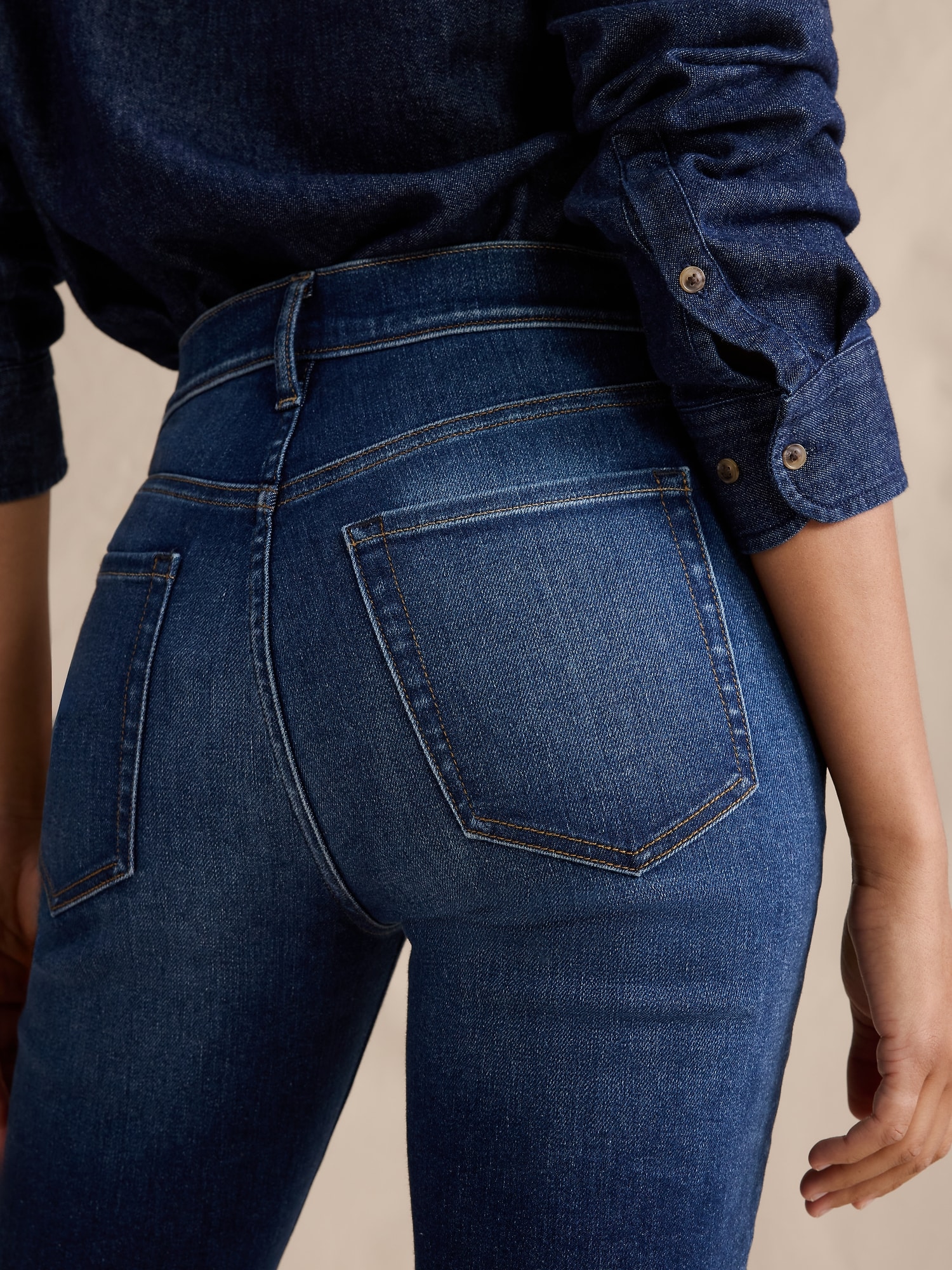 L'image numéro 8 présente JEAN ÉVASÉ À TAILLE MI-BASSE