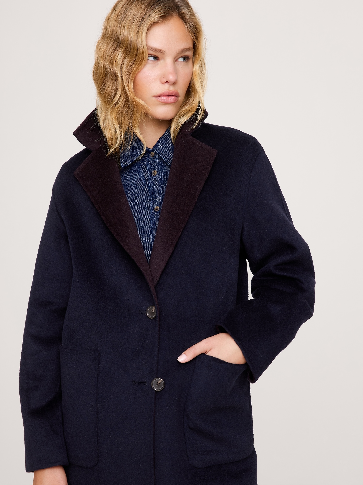 L'image numéro 4 présente Manteau en tissu double face réversible