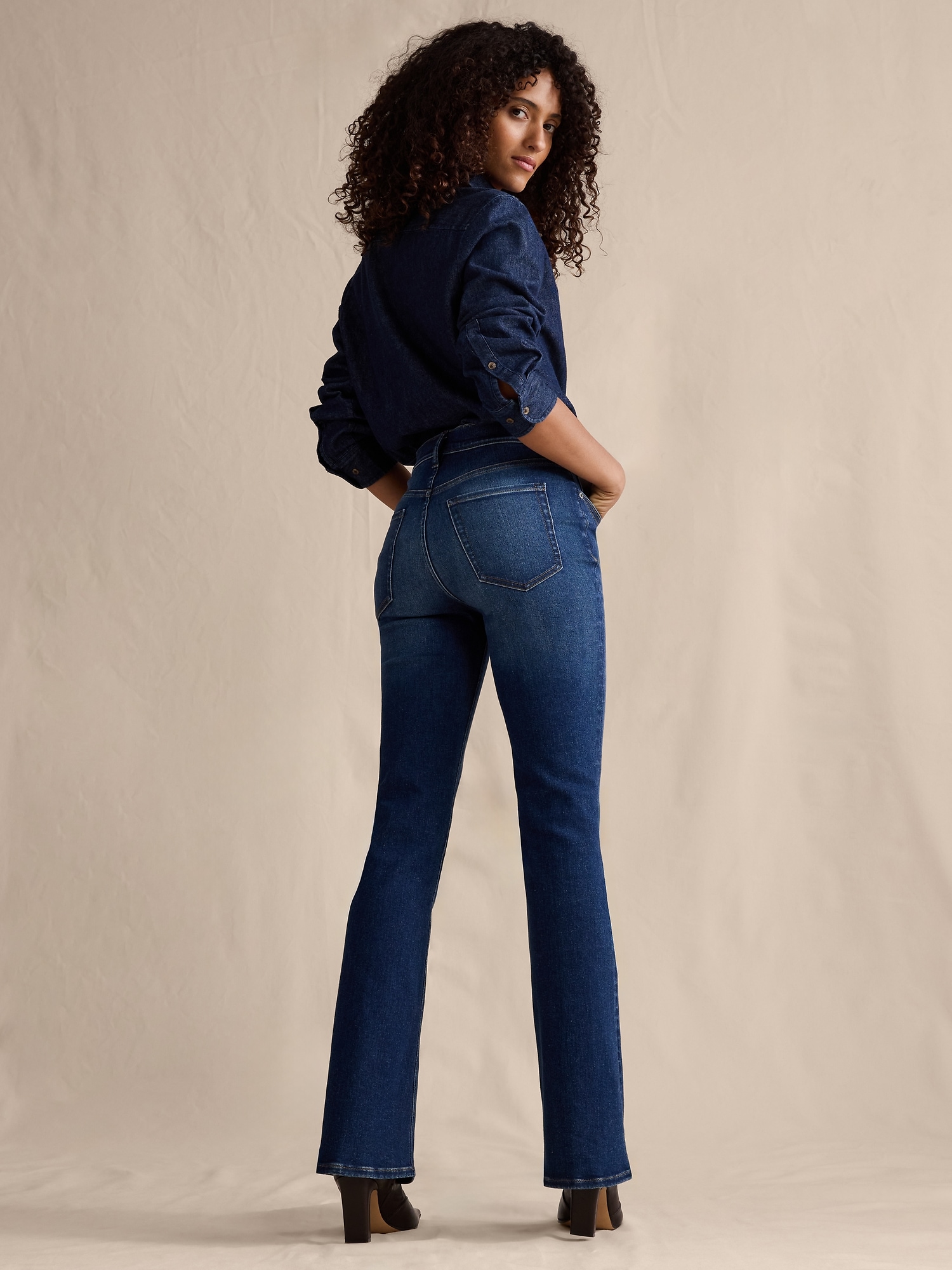 L'image numéro 8 présente JEAN ÉVASÉ À TAILLE MI-BASSE