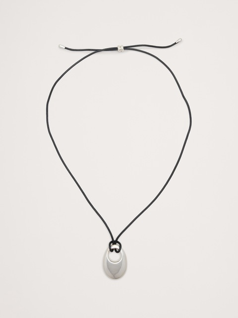 COLLIER À ANNEAU SCULPTÉ