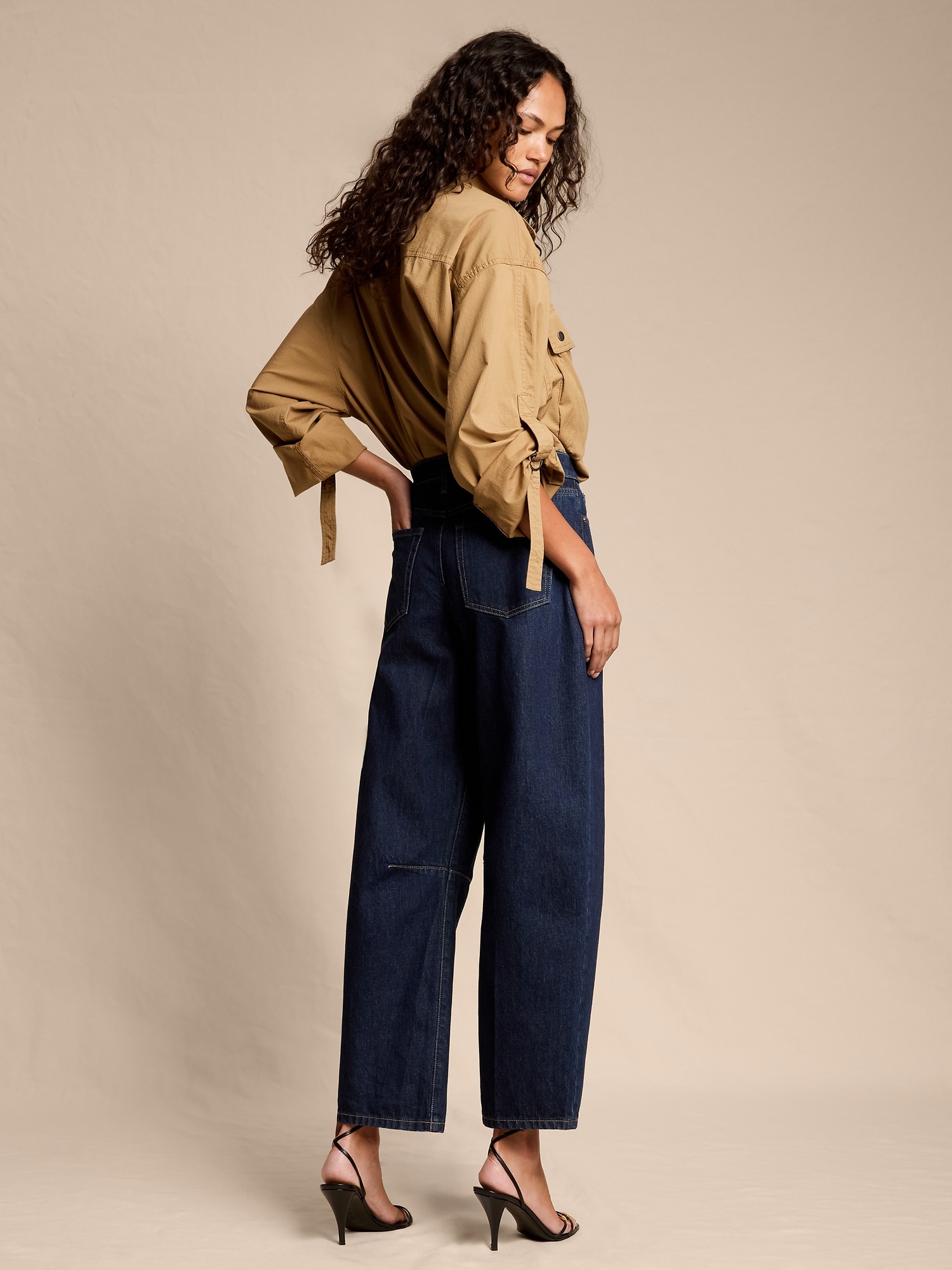 Image number 2 showing, MID-RISE BARREL ANKLE JEAN