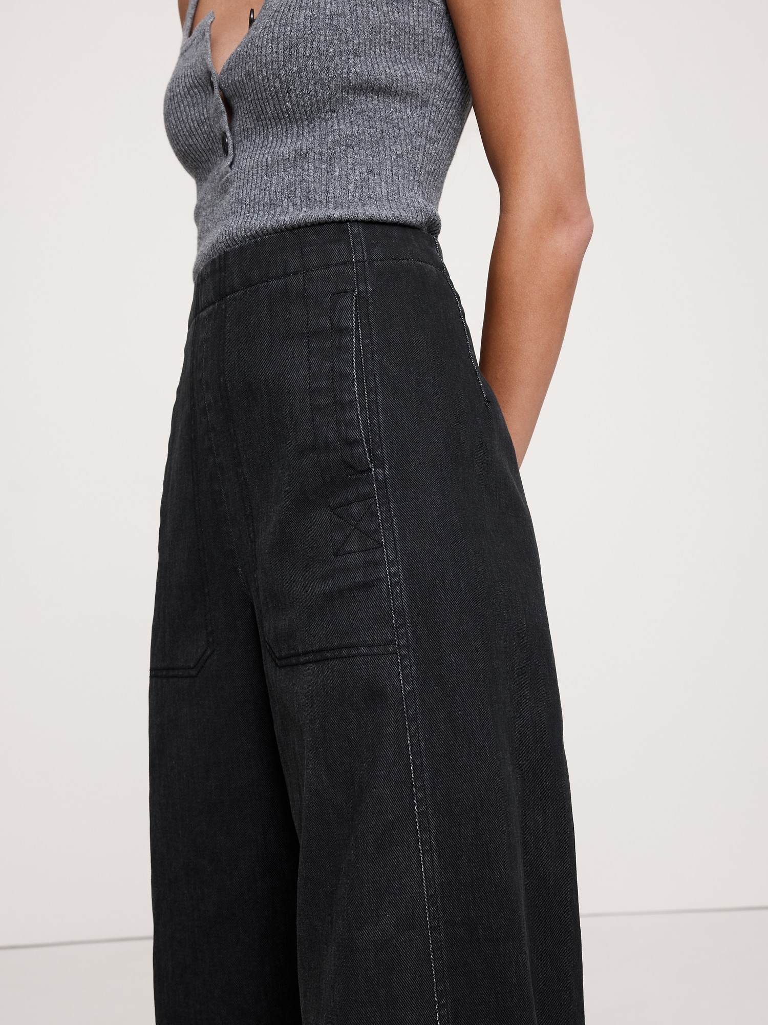 L'image numéro 7 présente PANTALON UTILITAIRE À TAILLE HAUTE ET JAMBE BARIL