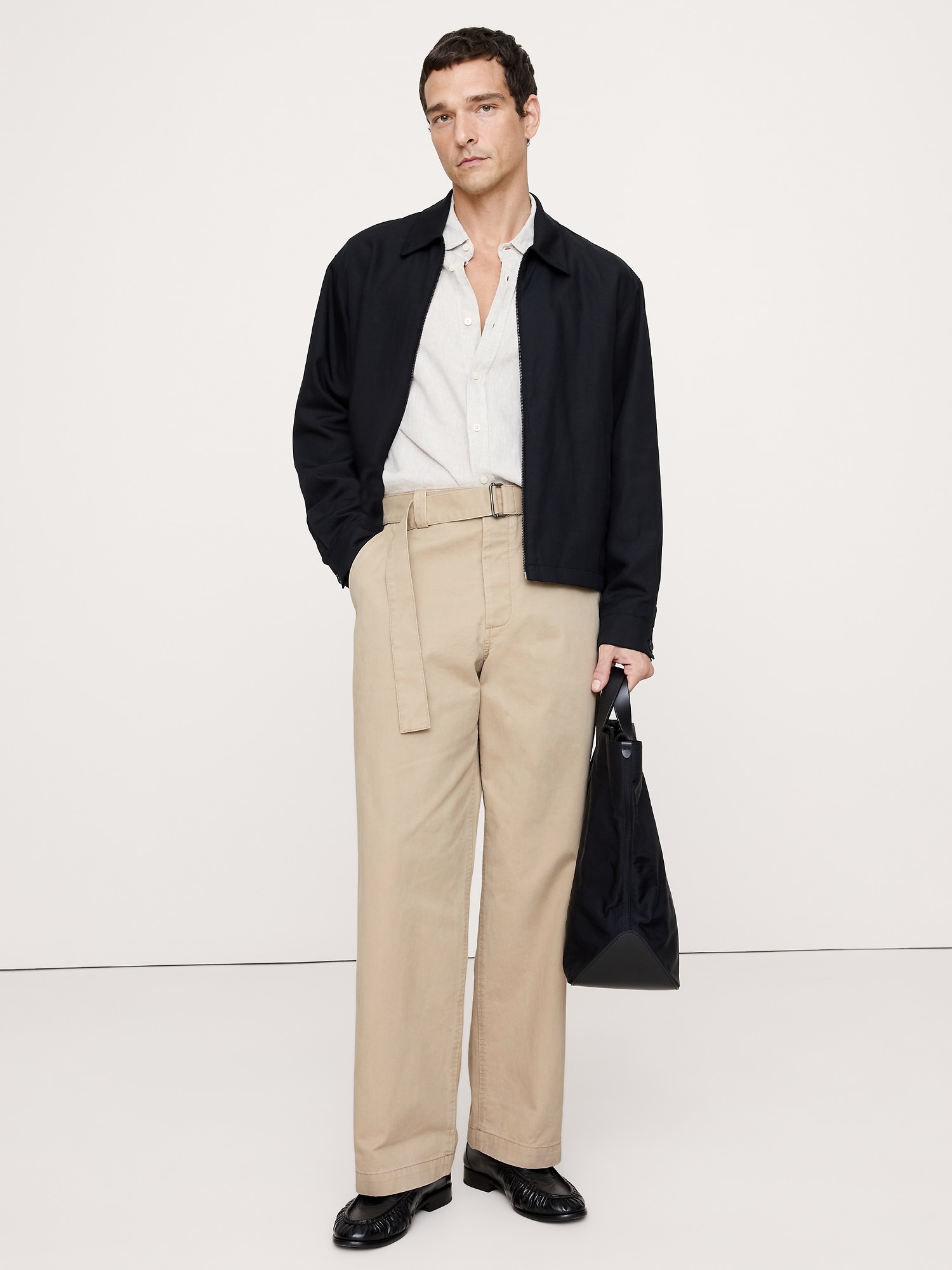L'image numéro 8 présente CHINO AMPLE AVEC CEINTURE