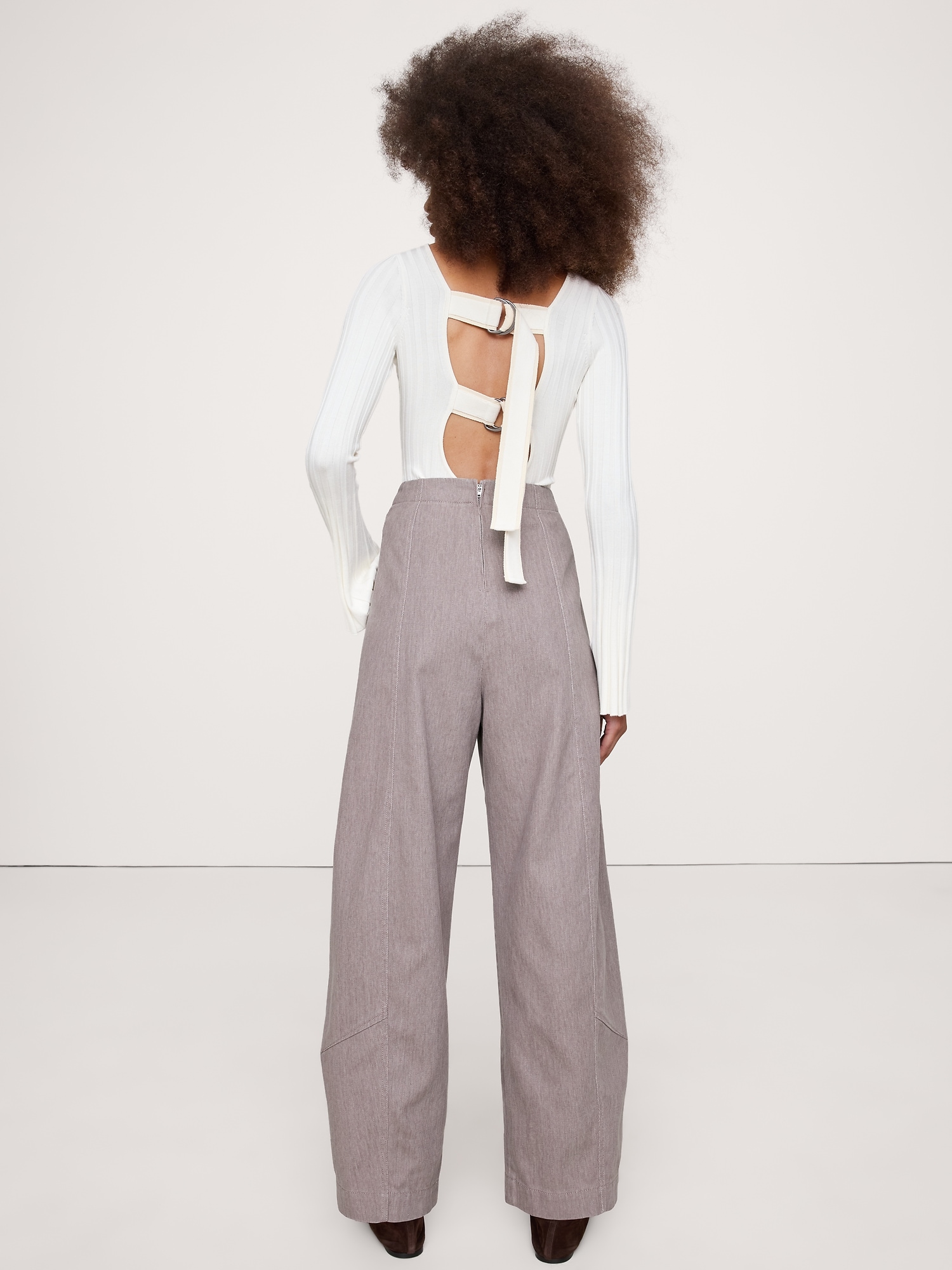 L'image numéro 3 présente PANTALON UTILITAIRE À TAILLE HAUTE ET JAMBE BARIL