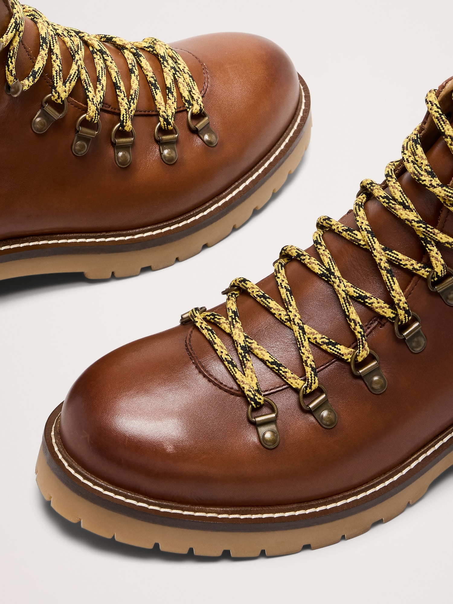 L'image numéro 6 présente Bottes alpines en cuir vieilli