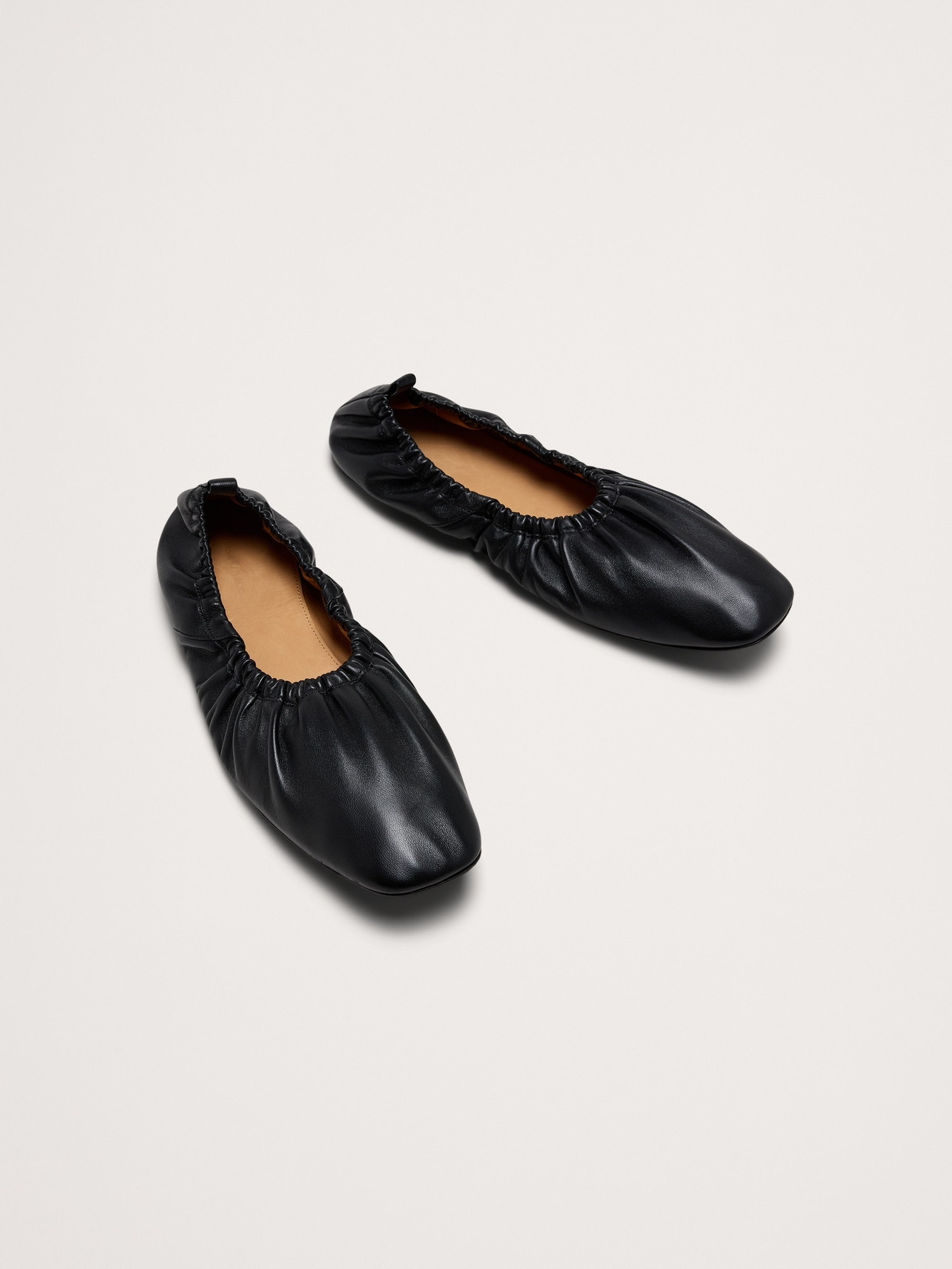 RUCHED LEATHER BALLET FLAT - Black Leather