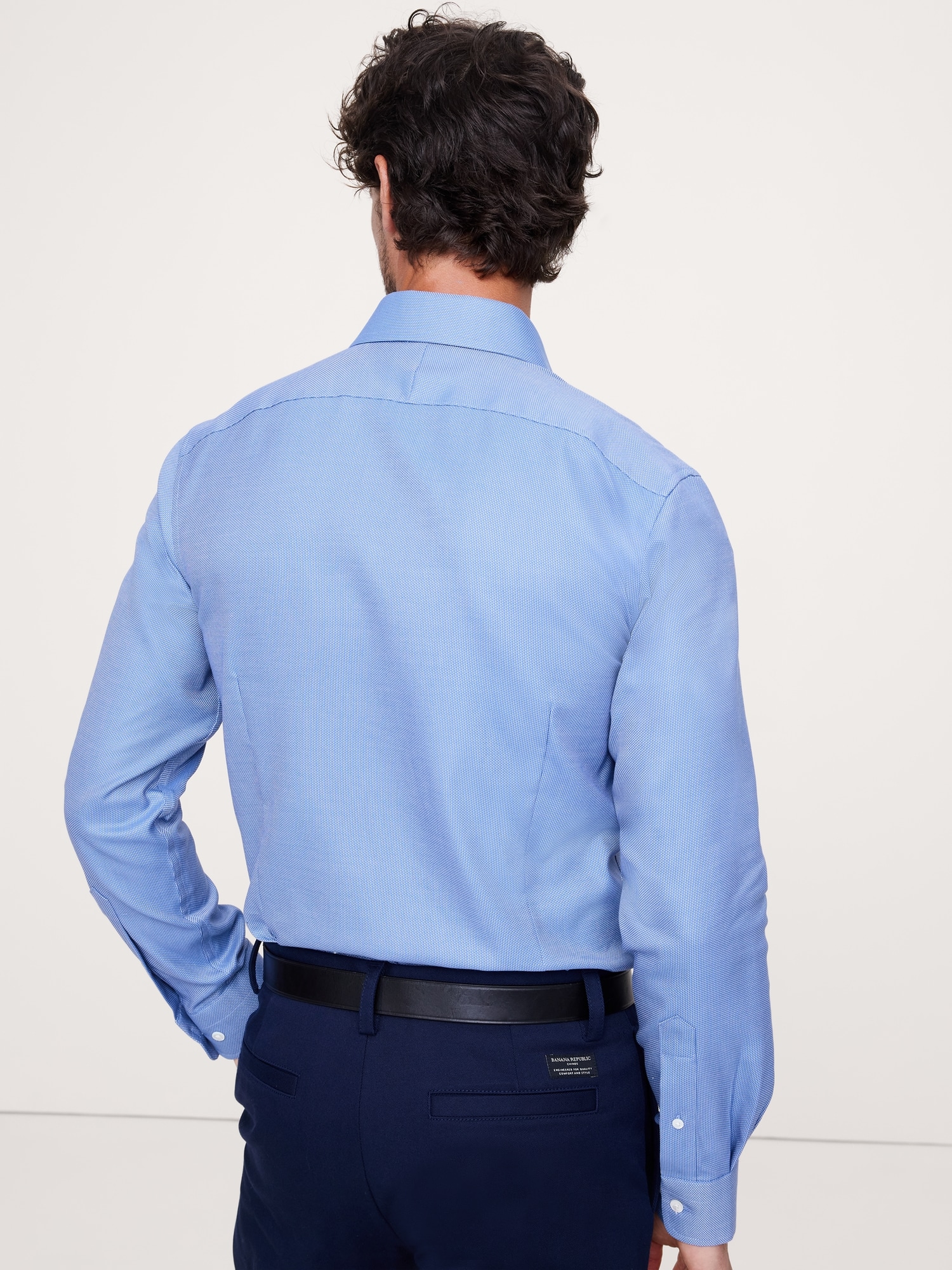 L'image numéro 2 présente Chemise habillée ajustée infroissable