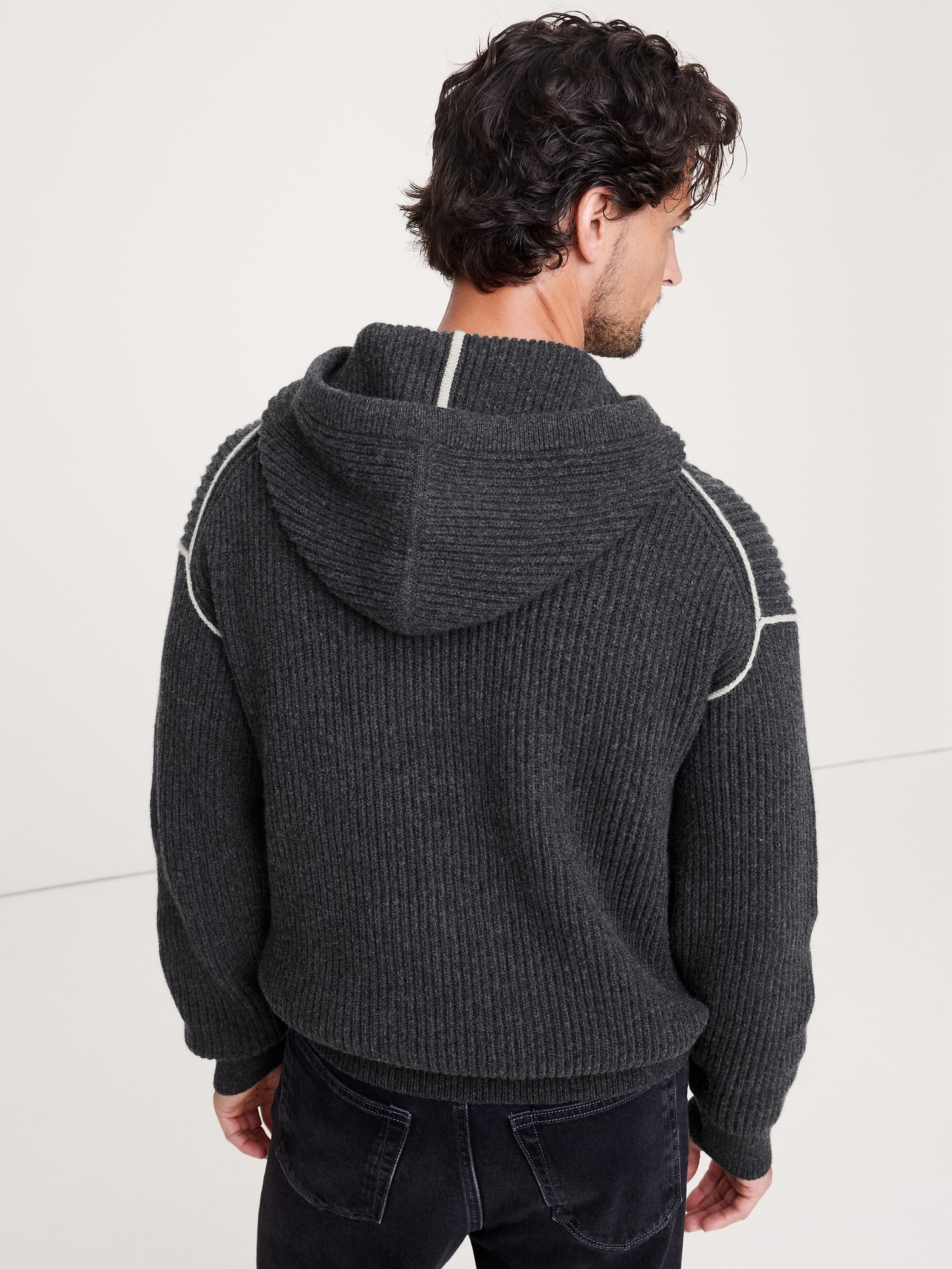 L'image numéro 2 présente Chandail à capuchon en tricot de coton et de laine mérinos