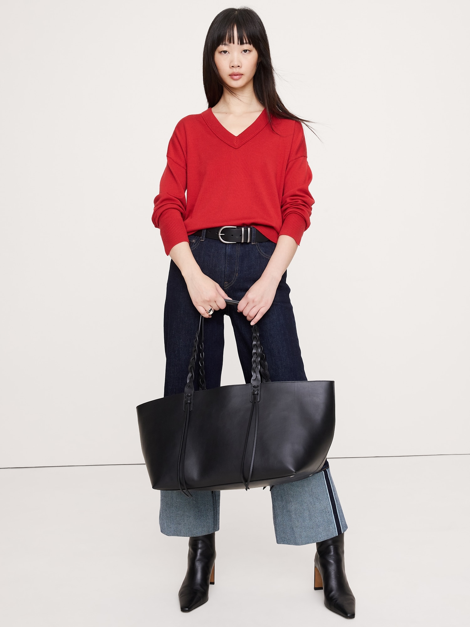 Merino V-Neck Sweater - Pompeian Red