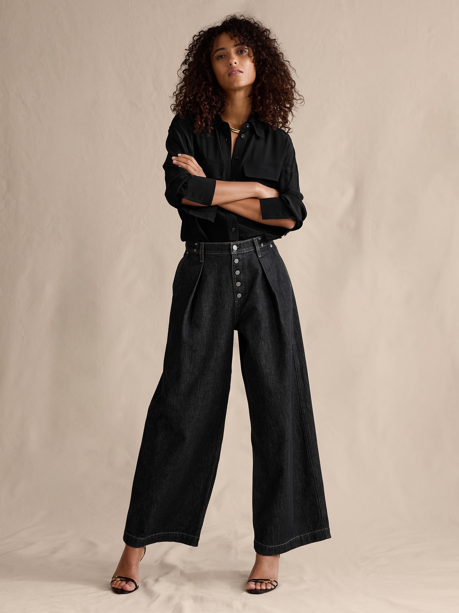 Image number 8 showing, Mid-Rise Loose Pleated Ankle Jean