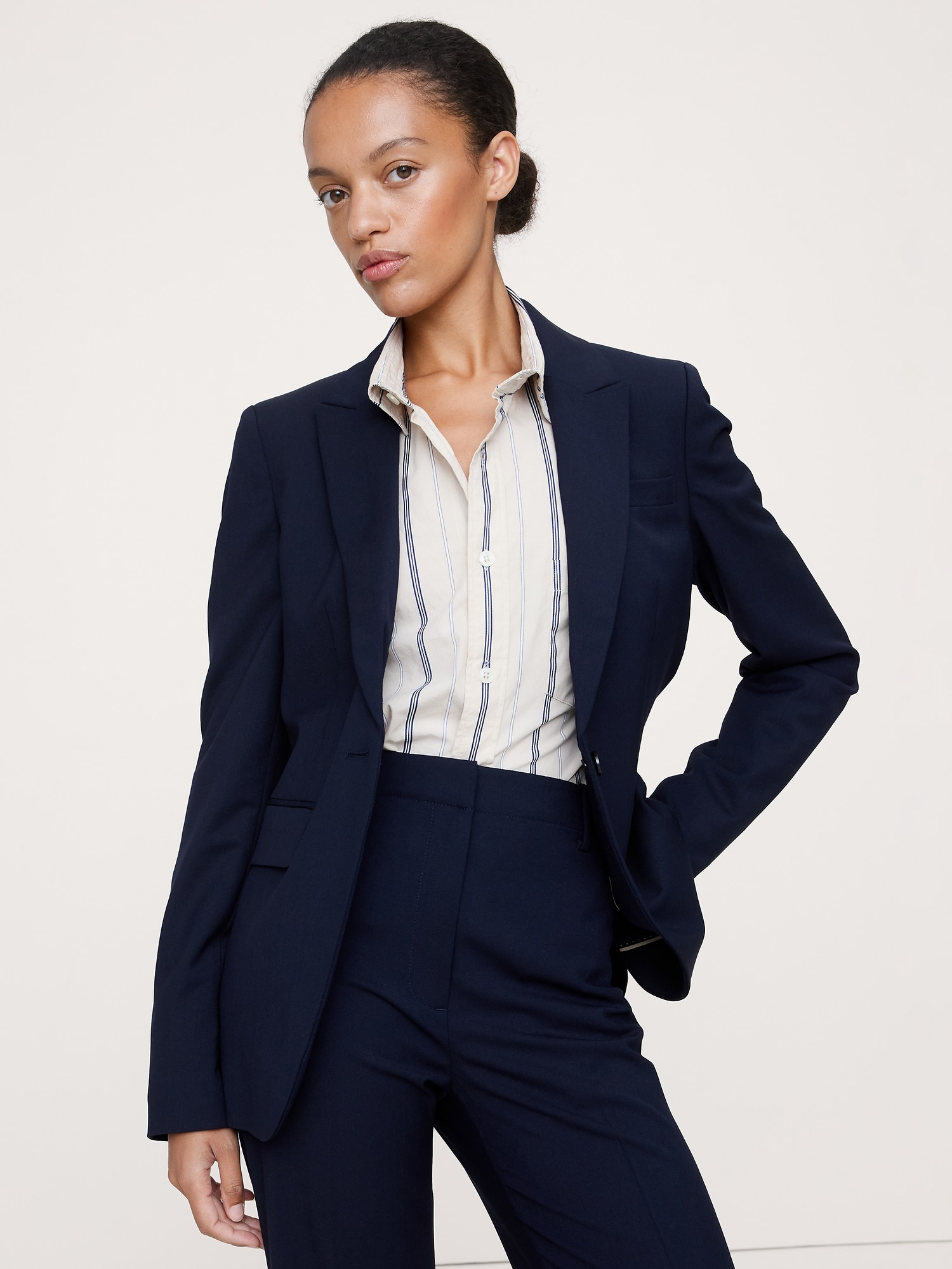 Essential Italian Wool Blazer - Navy Blue