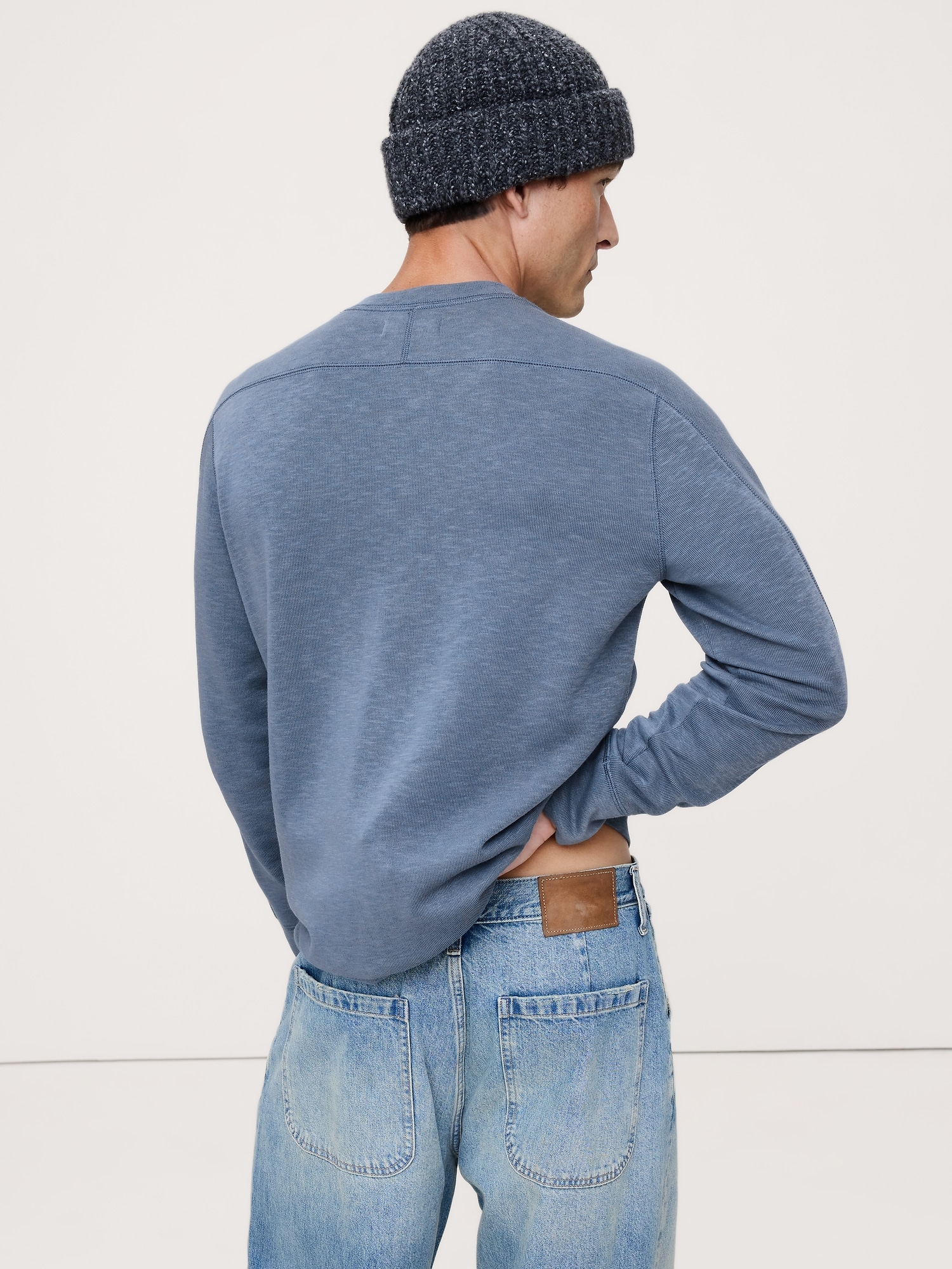 L'image numéro 2 présente T-shirt henley en tricot double de fil flammé