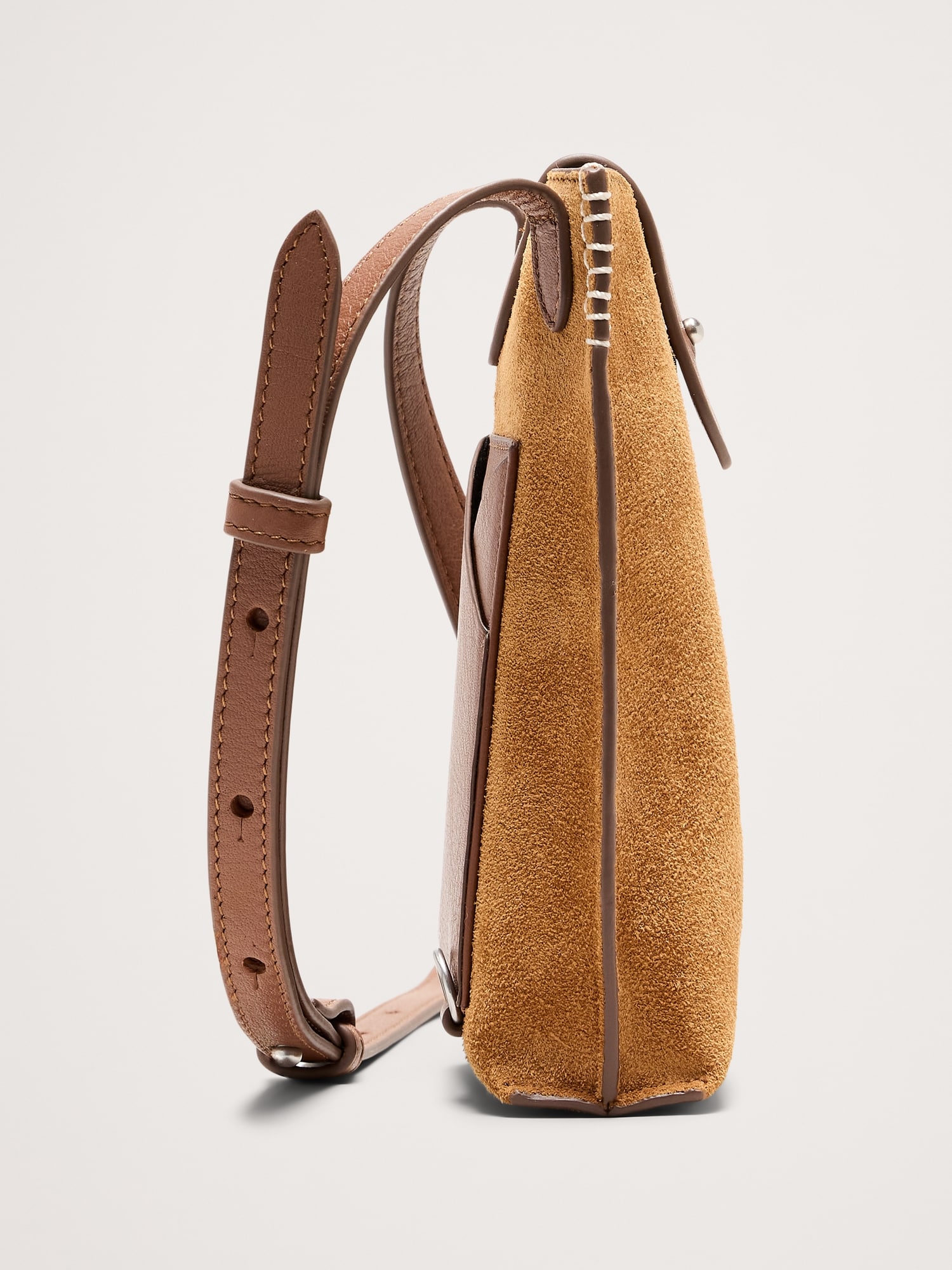L'image numéro 3 présente POCHETTE À BANDOULIÈRE EN CUIR ITALIEN
