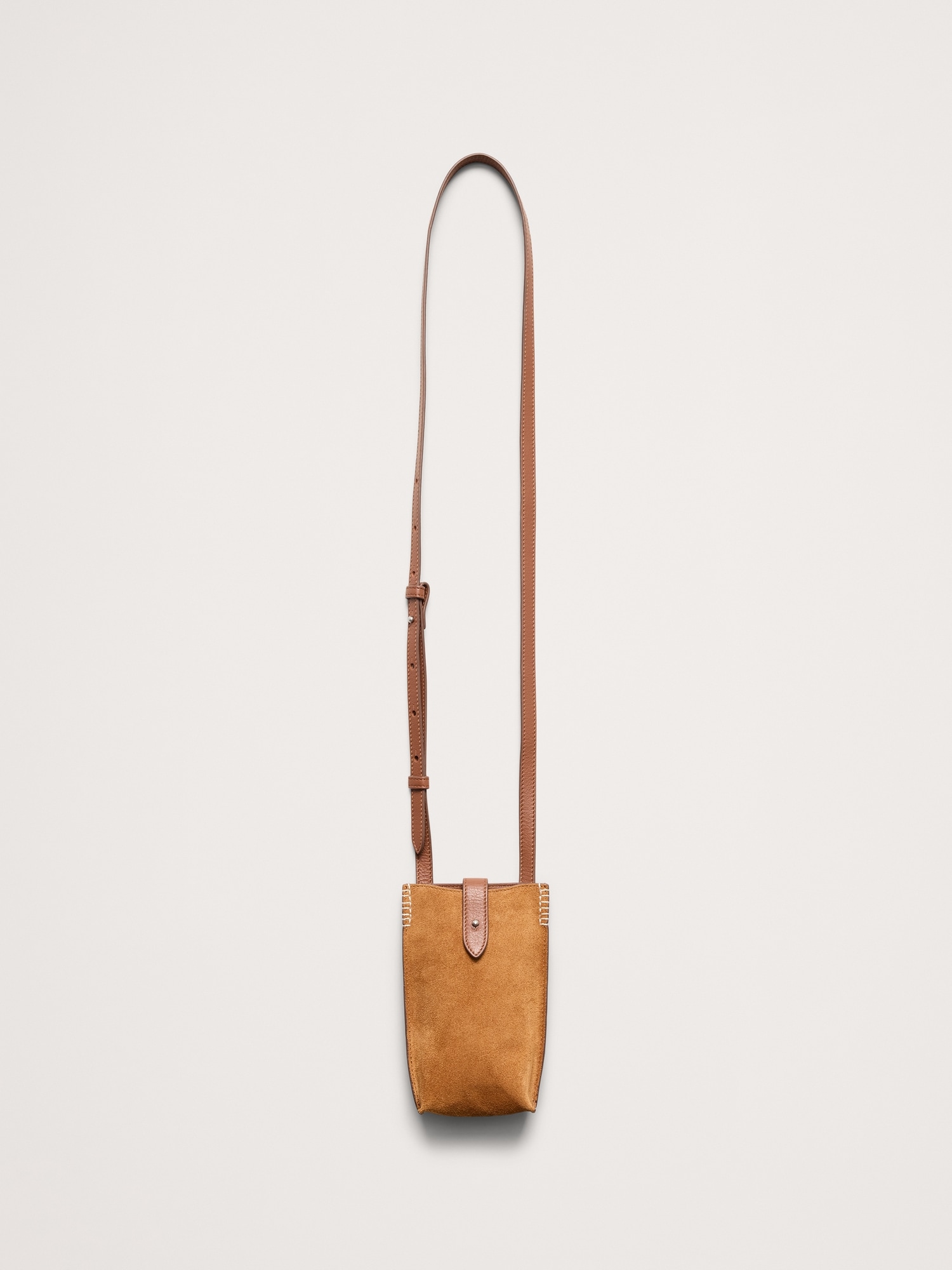 L'image numéro 6 présente POCHETTE À BANDOULIÈRE EN CUIR ITALIEN
