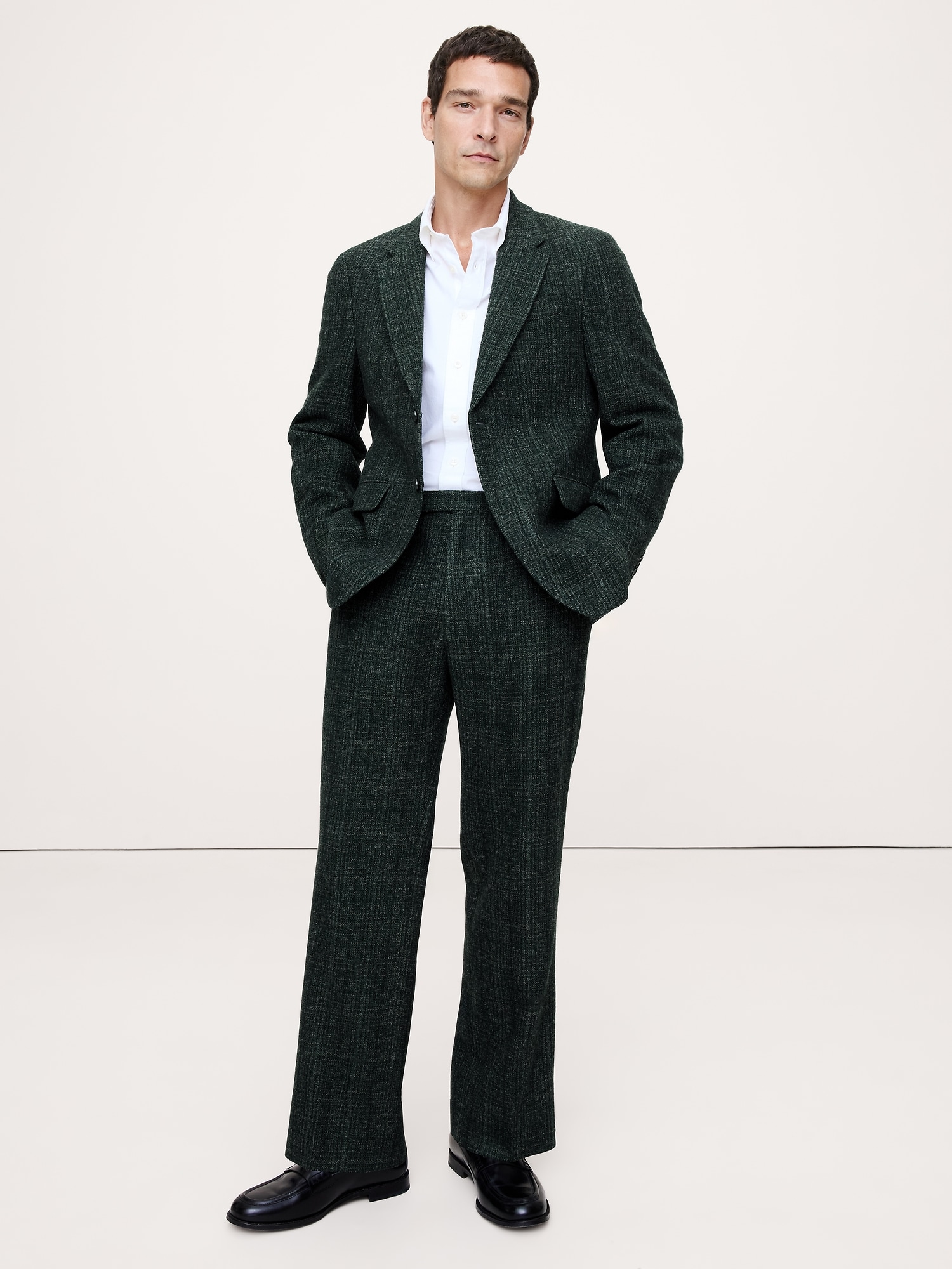 L'image numéro 6 présente Pantalon de complet en tweed de laine italien