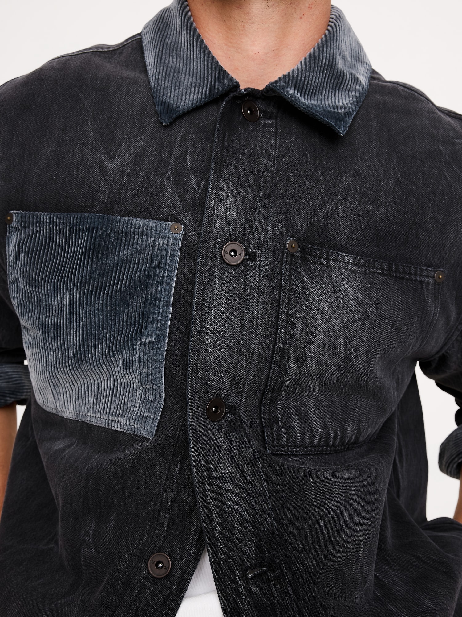L'image numéro 5 présente Surchemise décontractée en denim