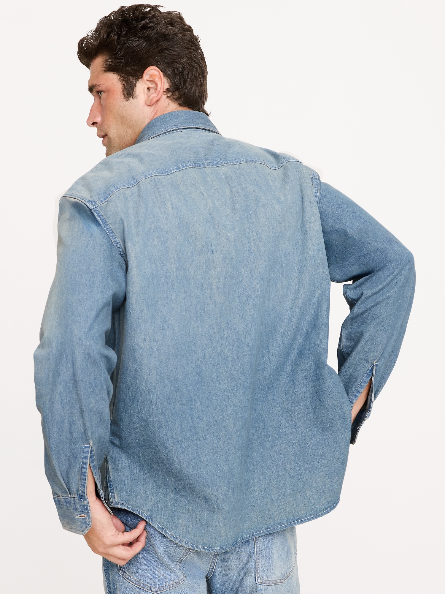 L'image numéro 2 présente Chemise décontractée en denim