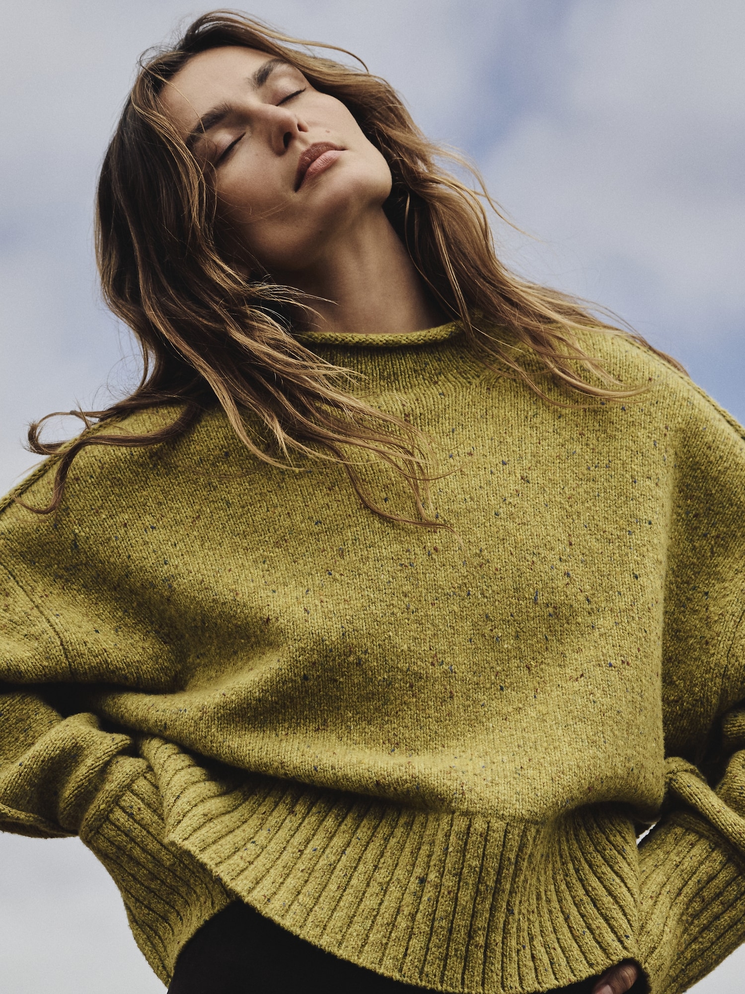 L'image numéro 2 présente Chandail à ourlet cintré en mélange de laine italienne