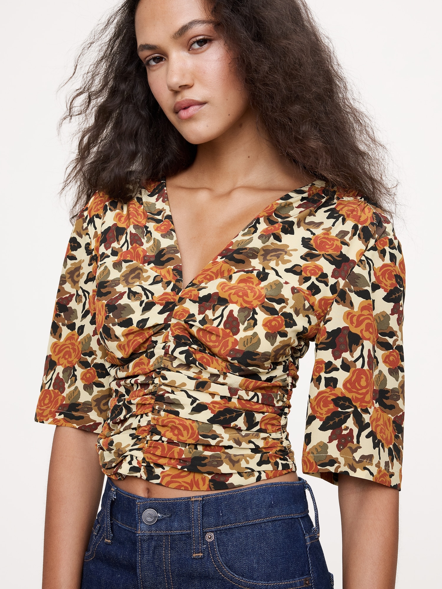 L'image numéro 3 présente Haut froncé en soie mate