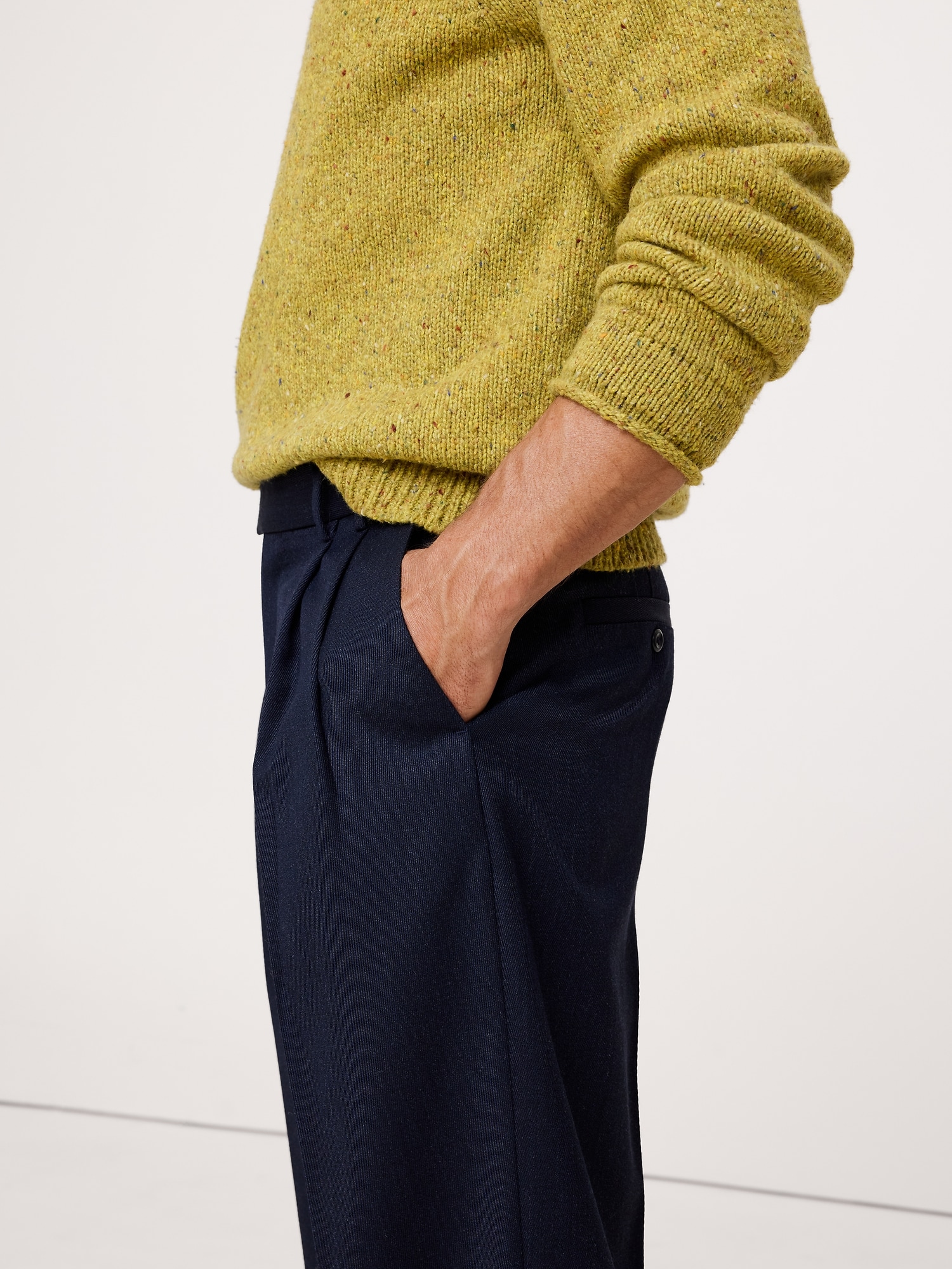 L'image numéro 4 présente Pantalon habillé droit en sergé plissé