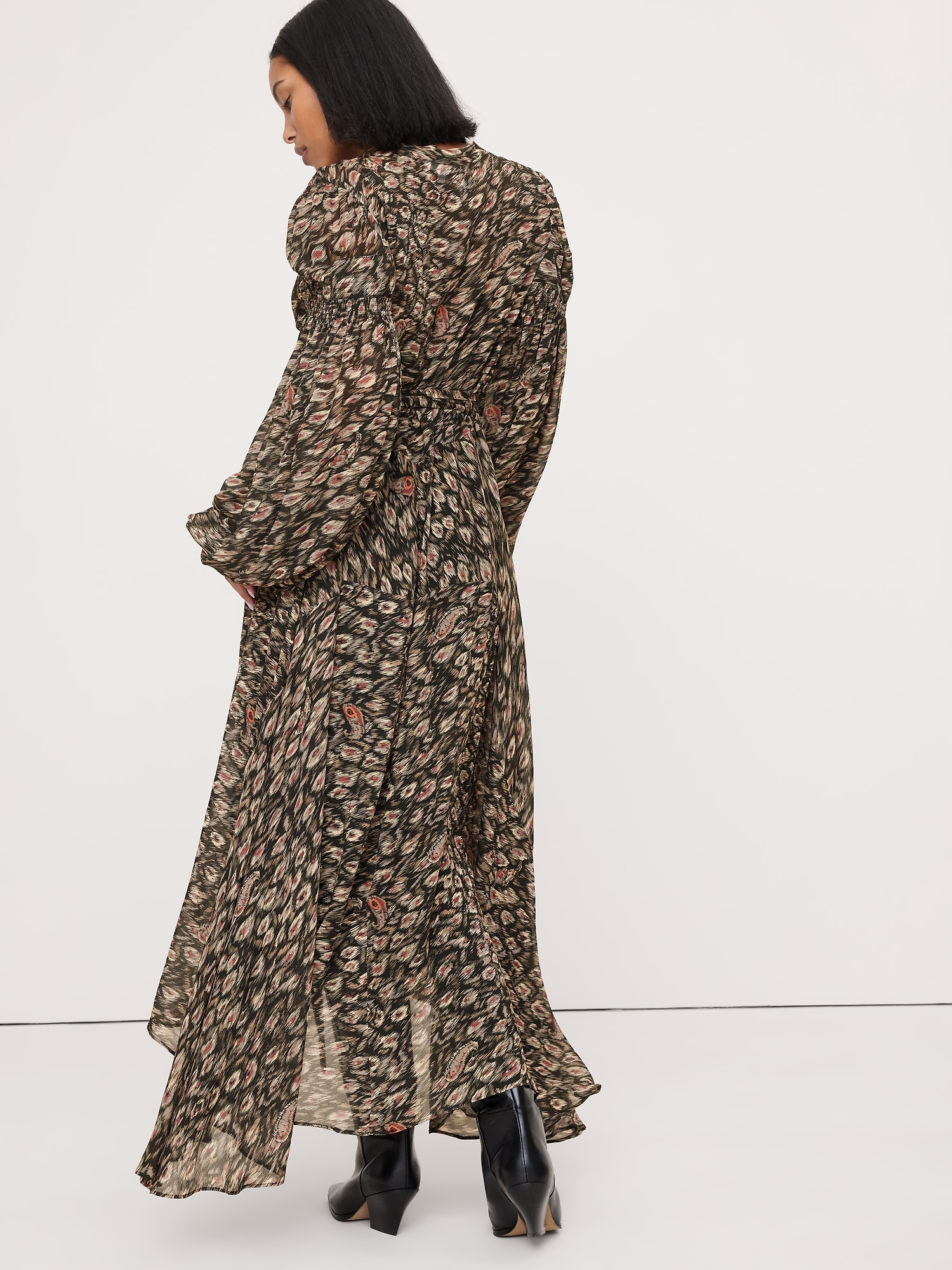L'image numéro 2 présente Robe longue à manches bouffantes en crêpe georgette