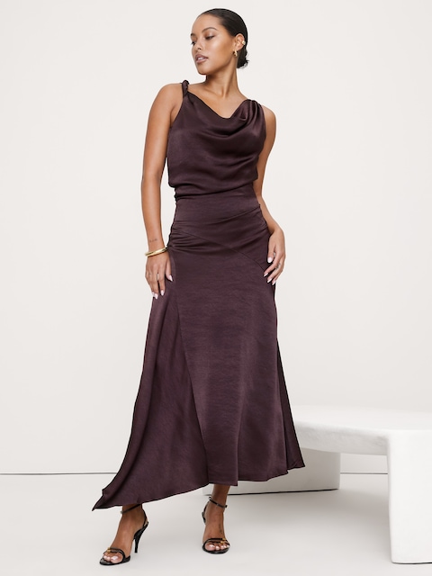 ROBE EN SATIN MARTELÉ À ÉPAULES TORSADÉES