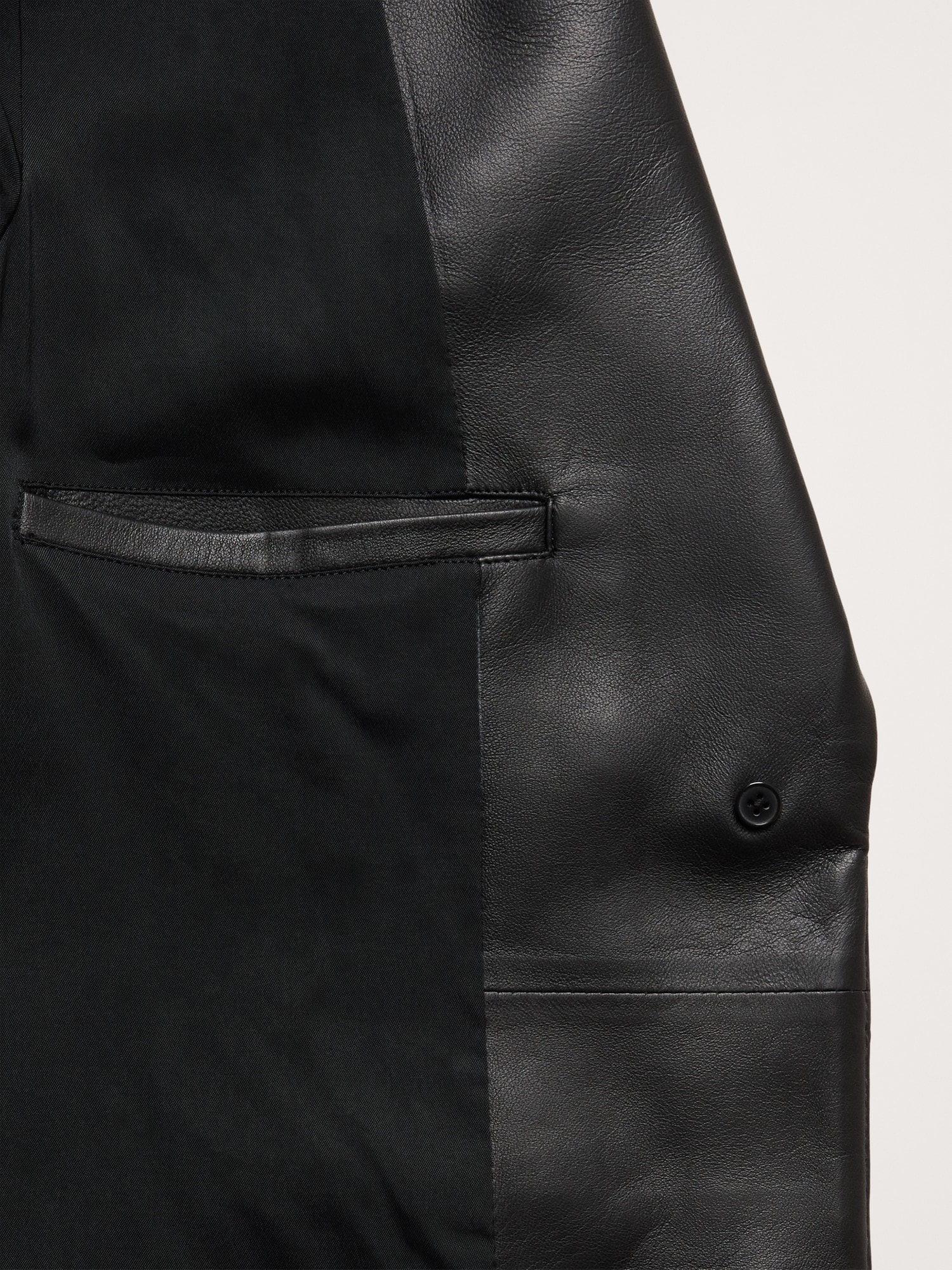 L'image numéro 5 présente Blazer ajusté en cuir
