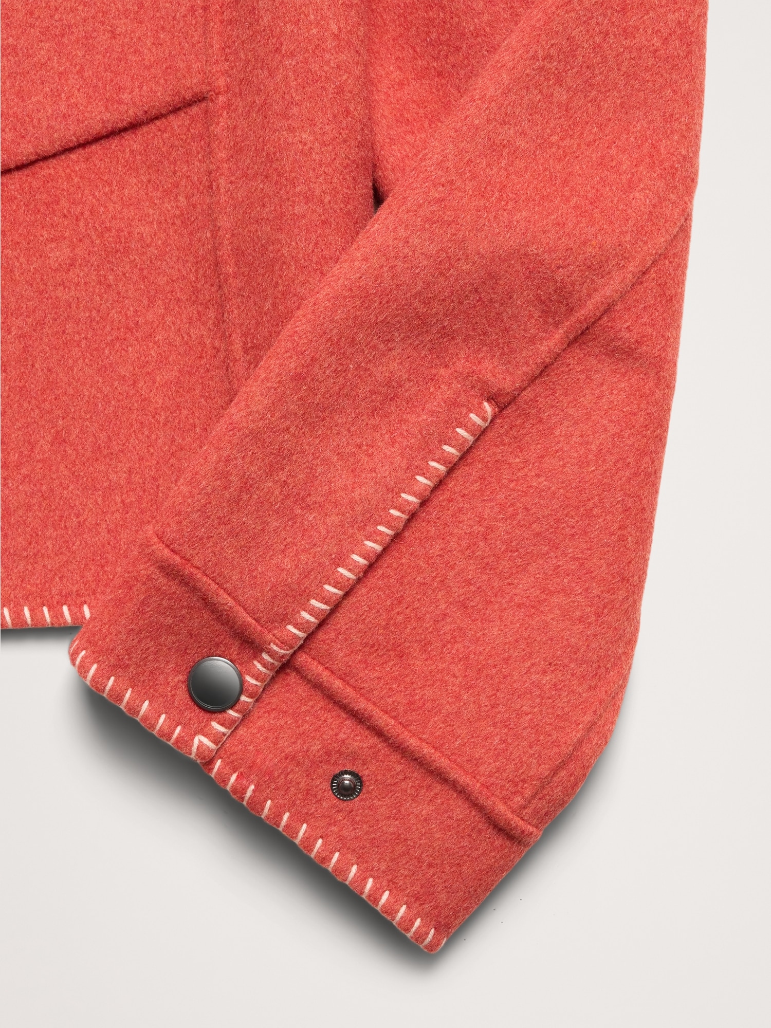 L'image numéro 5 présente Veste courte à double face à point de feston