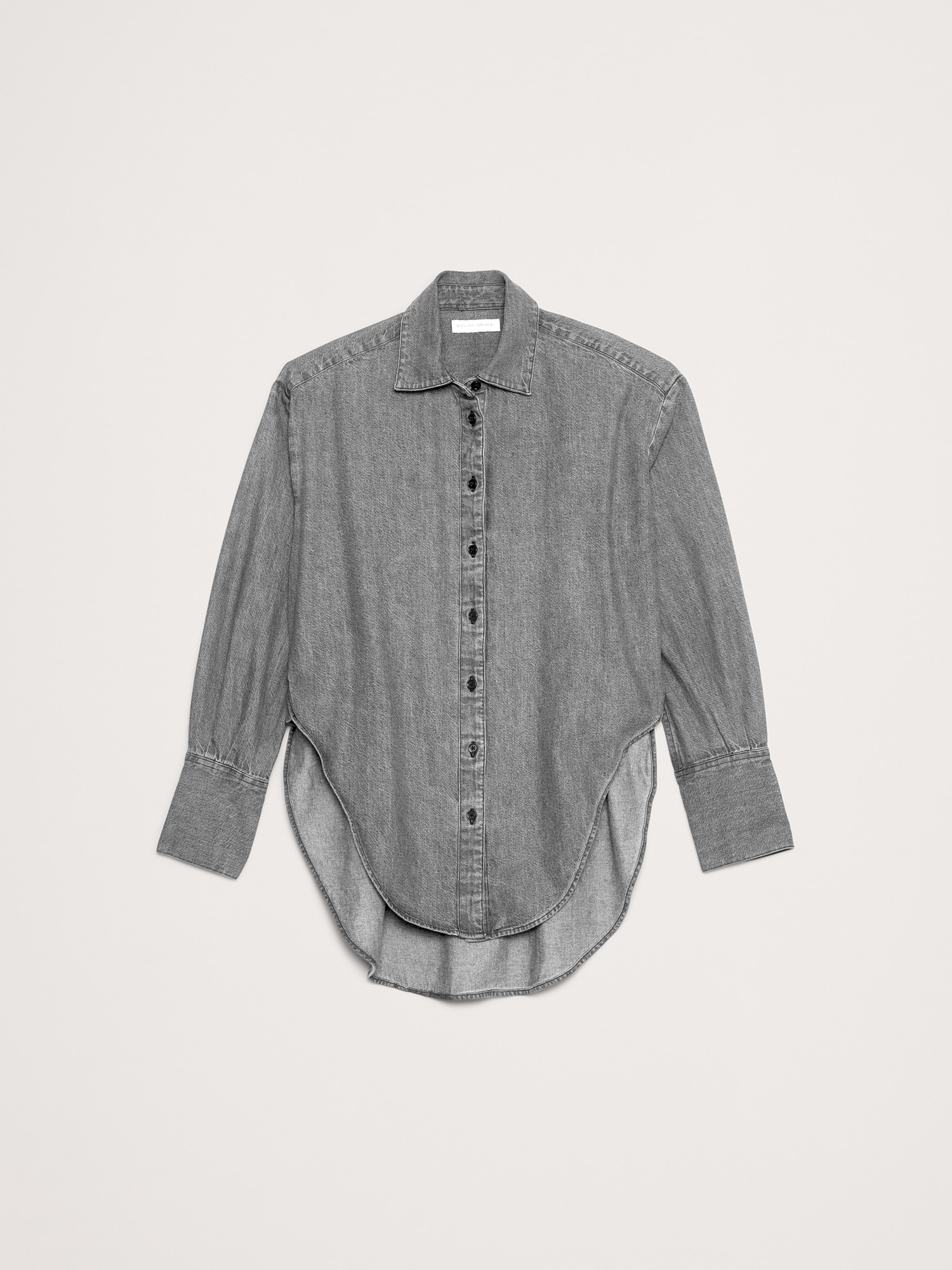 L'image numéro 4 présente Chemise en denim à ourlet arrondi
