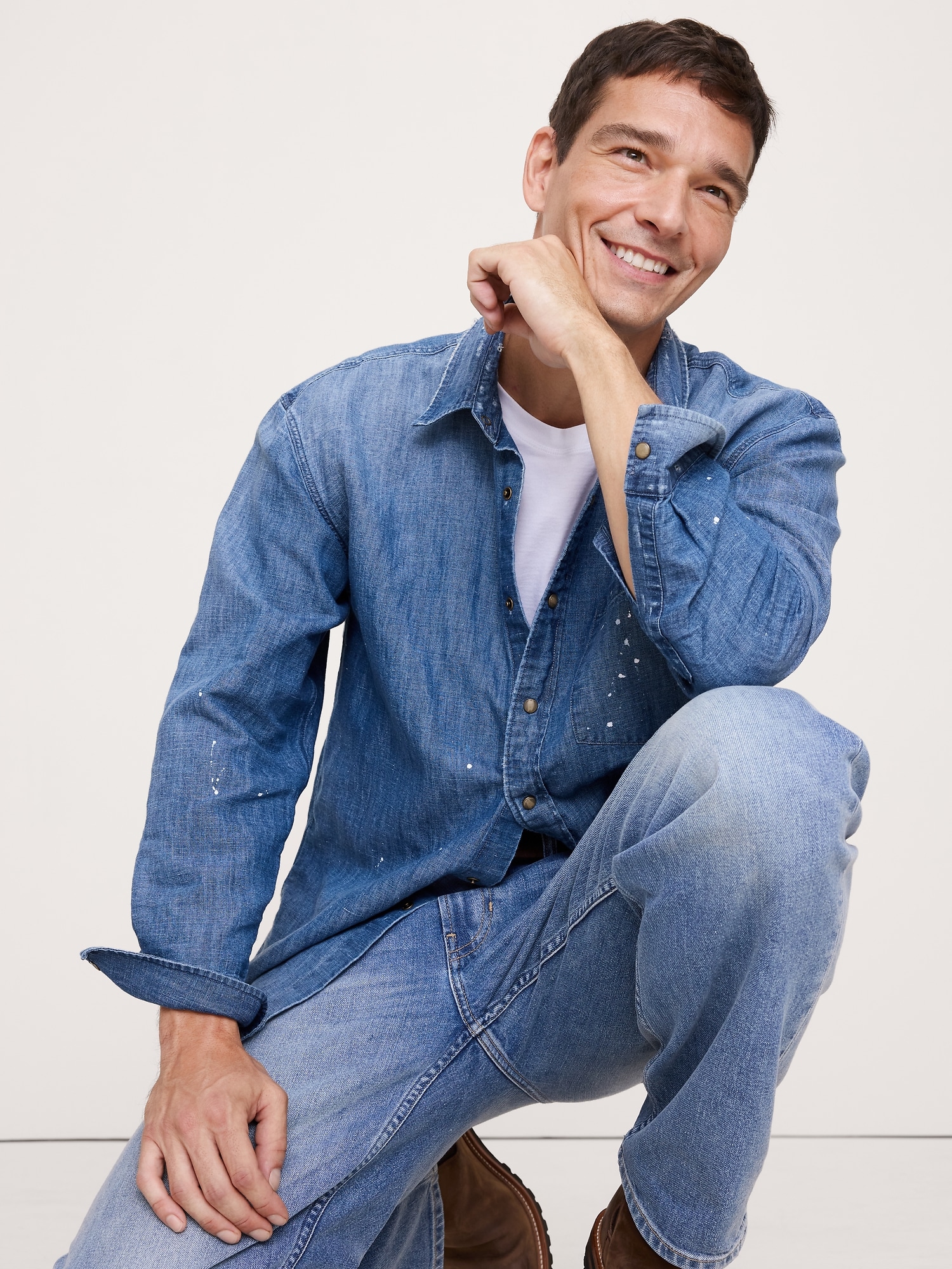 L'image numéro 3 présente Chemise décontractée en chambray de coton et de chanvre à éclaboussures de peinture