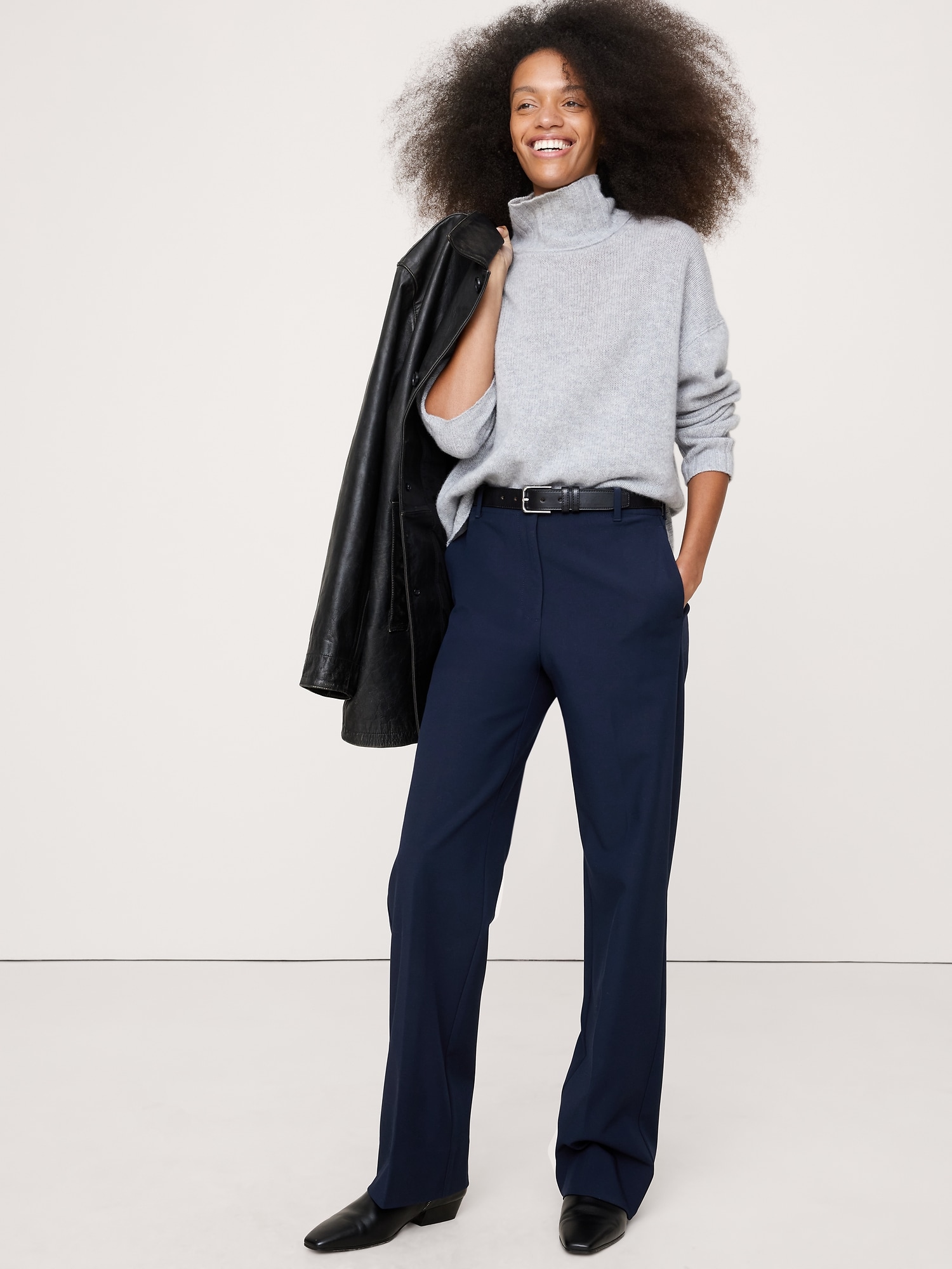 L'image numéro 4 présente Pantalon droit moderne et raffiné à taille haute