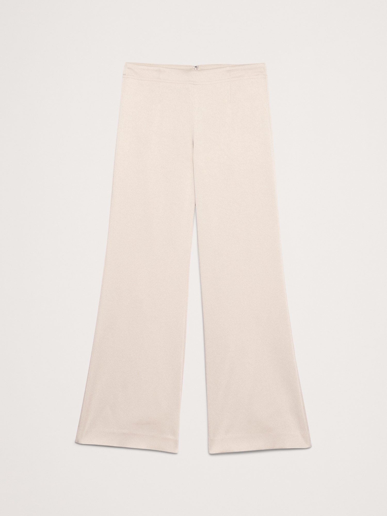 L'image numéro 8 présente Pantalon évasé à taille mi-basse en satin longueur cheville