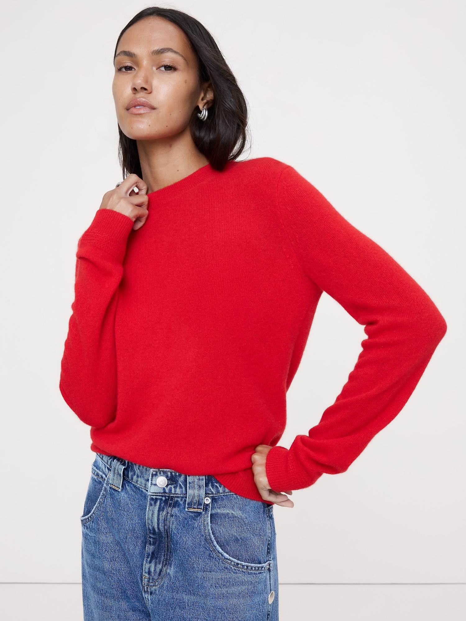 Lightweight Cashmere Crew-Neck Sweater - Holly Berry Red