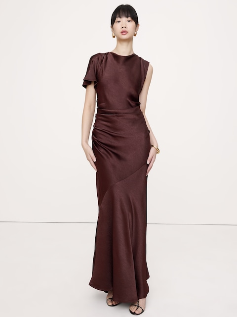 ROBE LONGUE ASYMÉTRIQUE DRAPÉE EN SATIN MARTELÉ