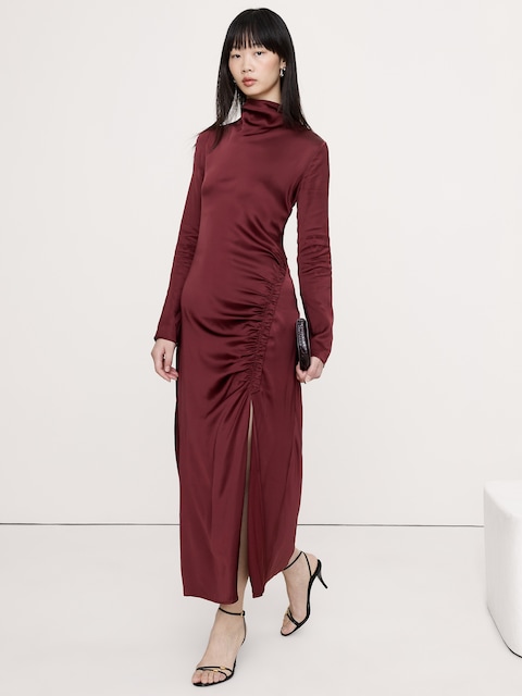 ROBE LONGUE FRONCÉE EN SATIN EXTENSIBLE