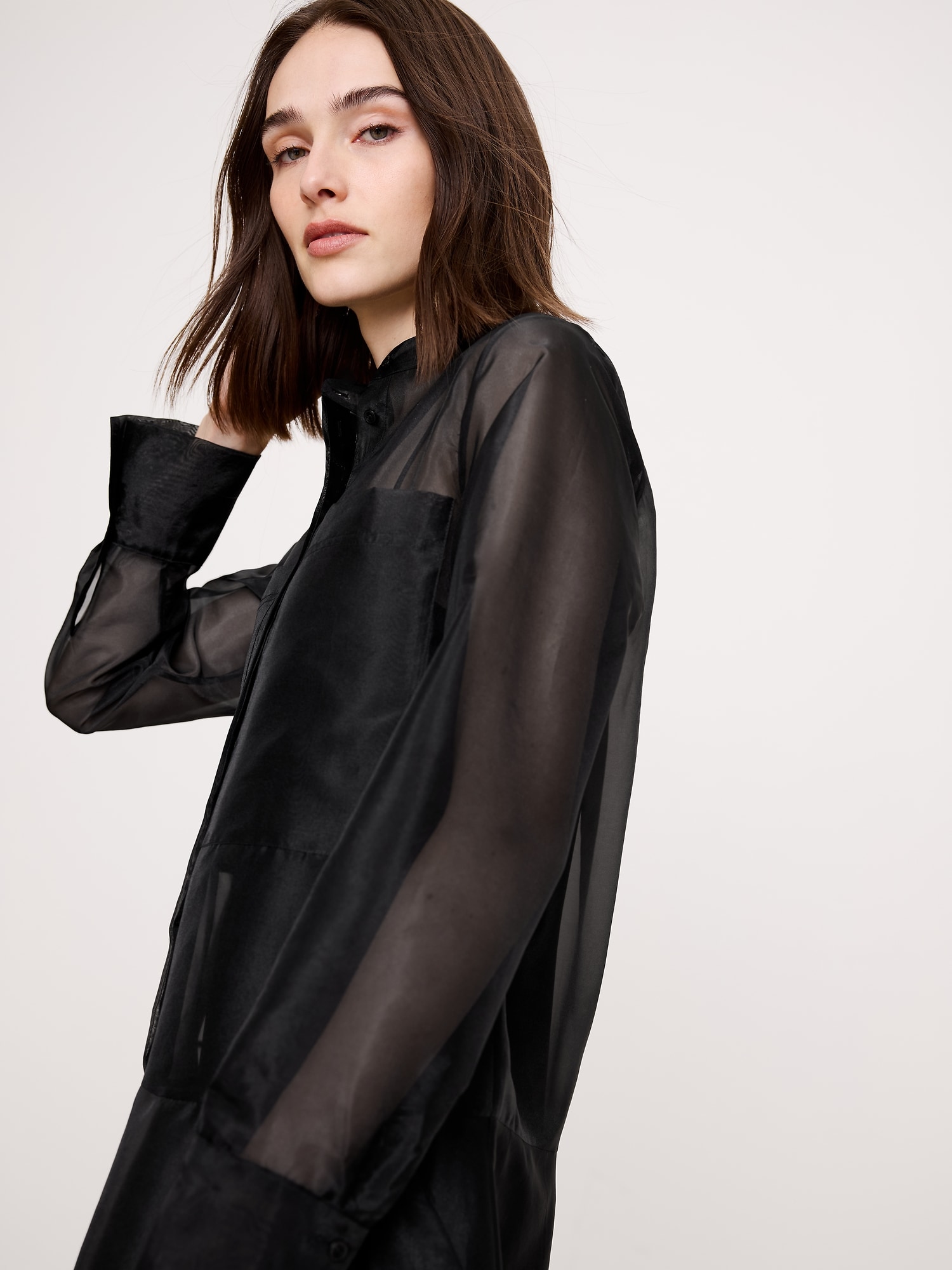 L'image numéro 7 présente Robe-chemisier longue en organza