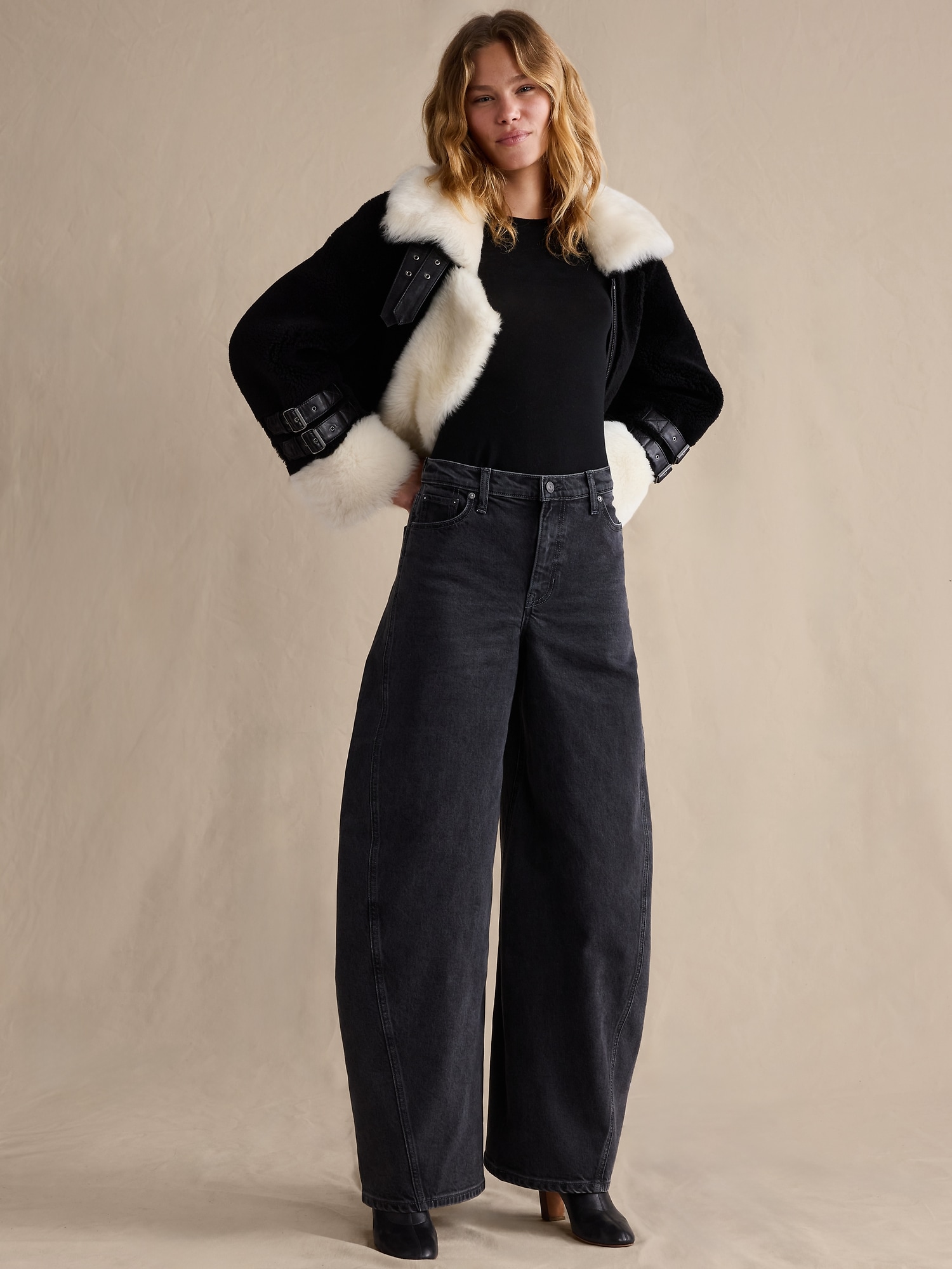 High-Rise Loose Barrel Jean - Washed Black