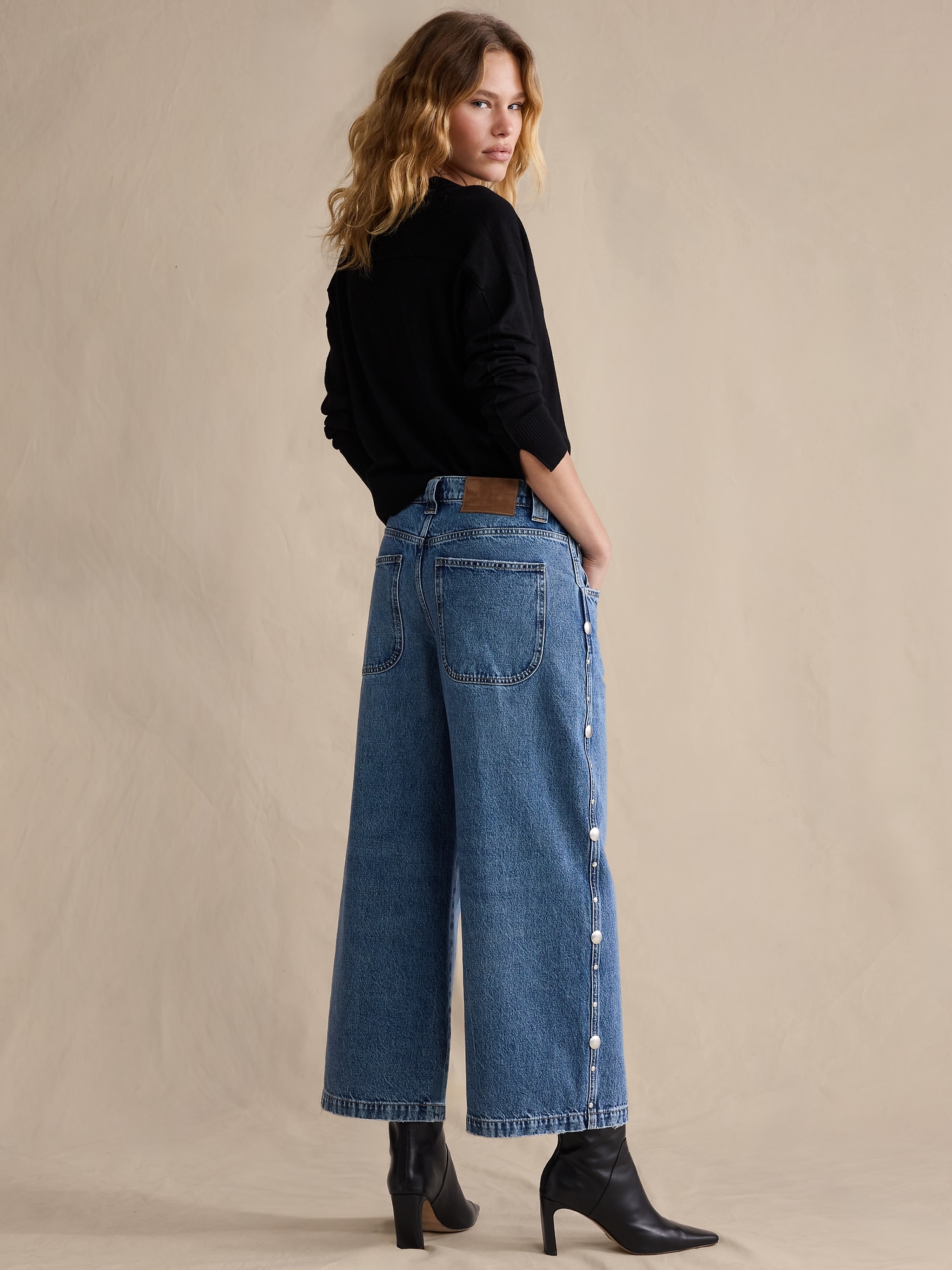 L'image numéro 3 présente Jean ample clouté taille basse longueur cheville